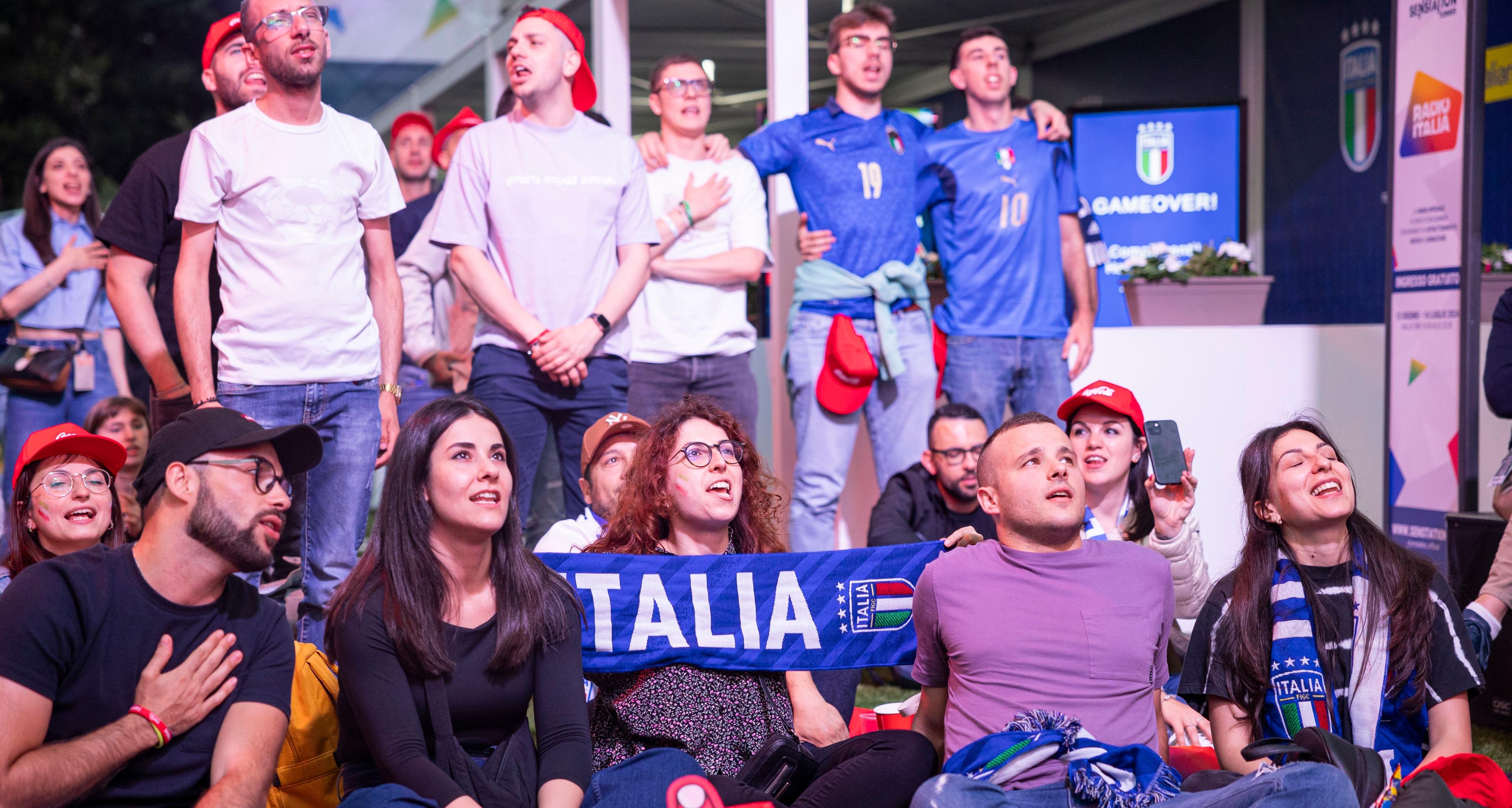 Casa Azzurri a Milano in festa per il 2-1 degli Azzurri all'Albania