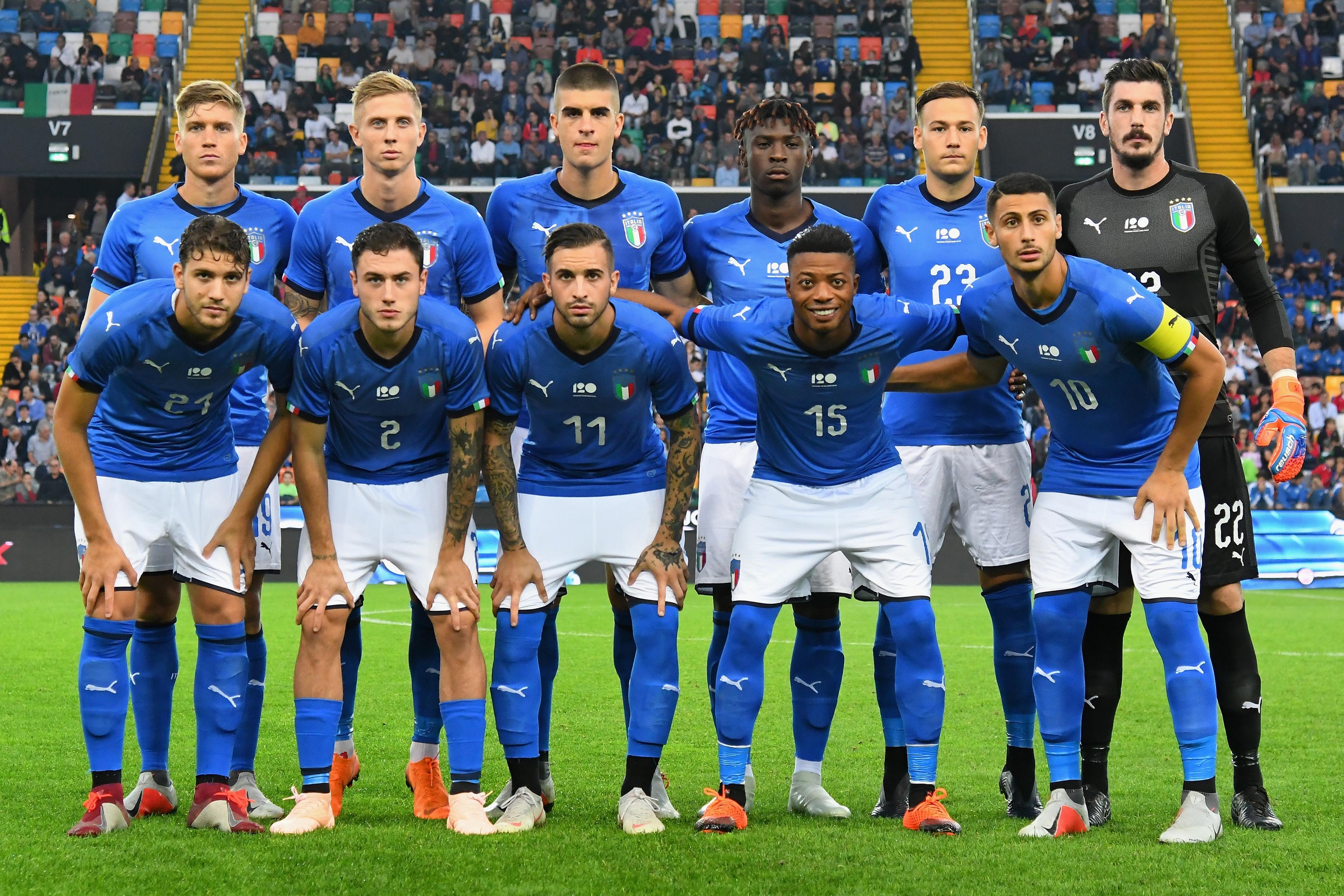 UDINE, ITALY - OCTOBER 11: Italy U21 team line up before the International Friendly match between Italy U21 and Belgium U21 at Friuli Stadium on October 11, 2018 in Udine, Italy.  (Photo by Alessandro Sabattini/Getty Images)