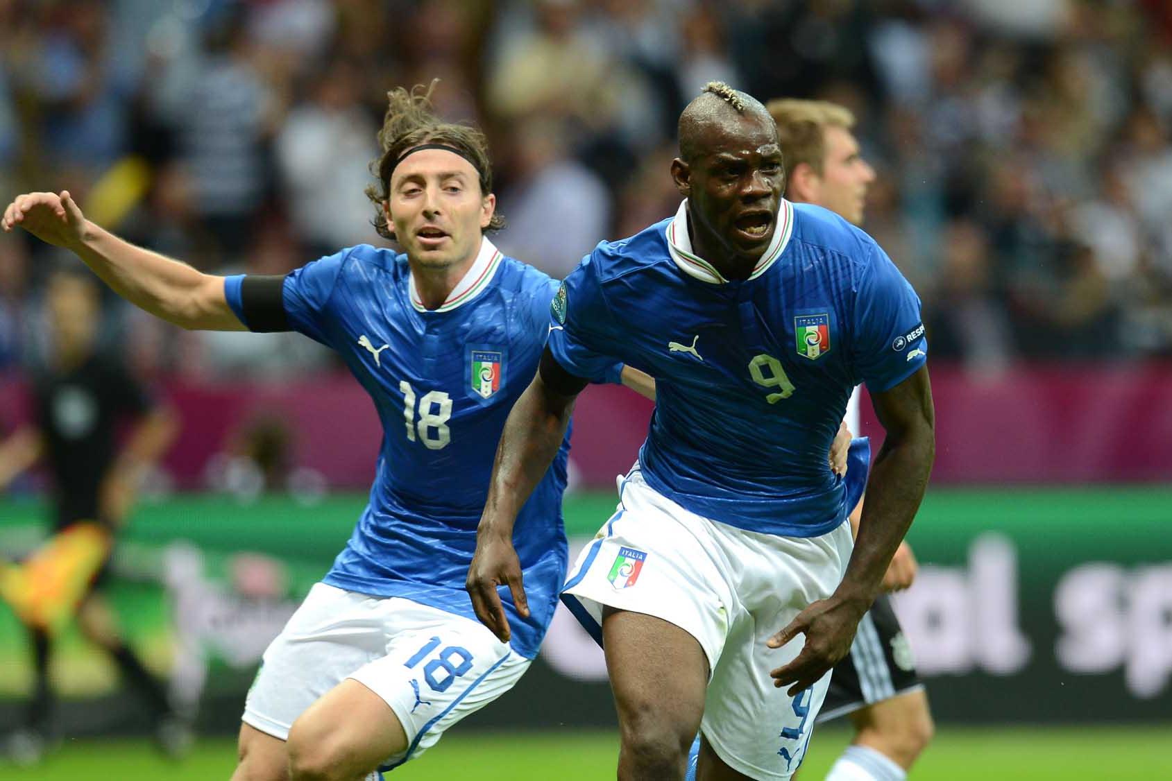 esultanza dopo il gol di Mario BALOTELLI (Italia) goal celebration\\rVarsavia 28/06/2012  \"Stadion Narodowy\"\\rFootball calcio Europeo 2012 Germania Vs Italia\\rFootball Calcio Euro 2012\\rFoto Insidefoto Alessandro Sabattini\\r\\r\\r