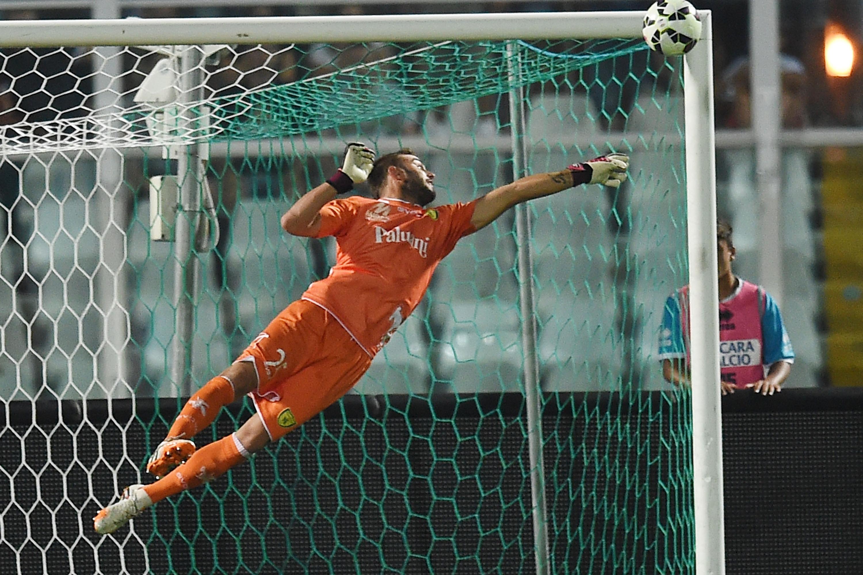 PESCARA, ITALY - AUGUST 22: Francesco Bardi of Chievo Verona in action during the TIM Cup match between Pescara Calcio and AC Chievo Verona at Adriatico Stadium on August 22, 2014 in Pescara, Italy. (Photo by Giuseppe Bellini/Getty Images)