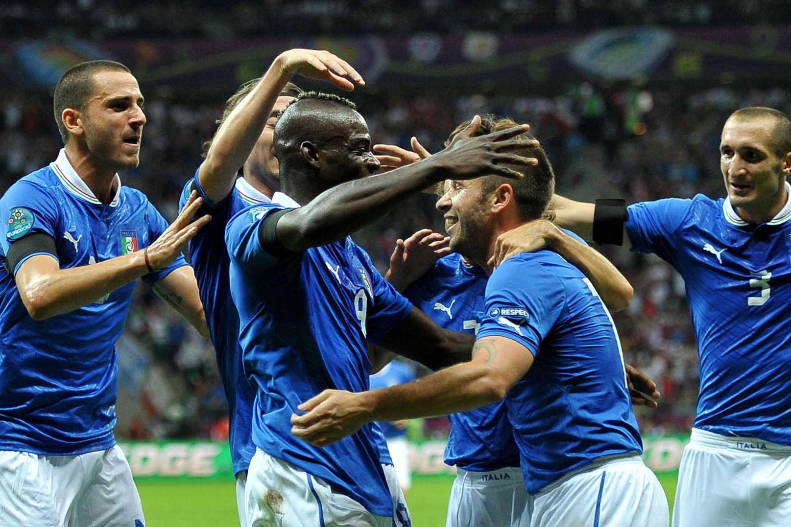 esultanza dopo il gol di Mario BALOTELLI (Italia) goal celebration\\rVarsavia 28/06/2012  \"Stadion Narodowy\"\\rFootball calcio Europeo 2012 Germania Vs Italia\\rFootball Calcio Euro 2012\\rFoto Insidefoto Alessandro Sabattini\\r\\r\\r