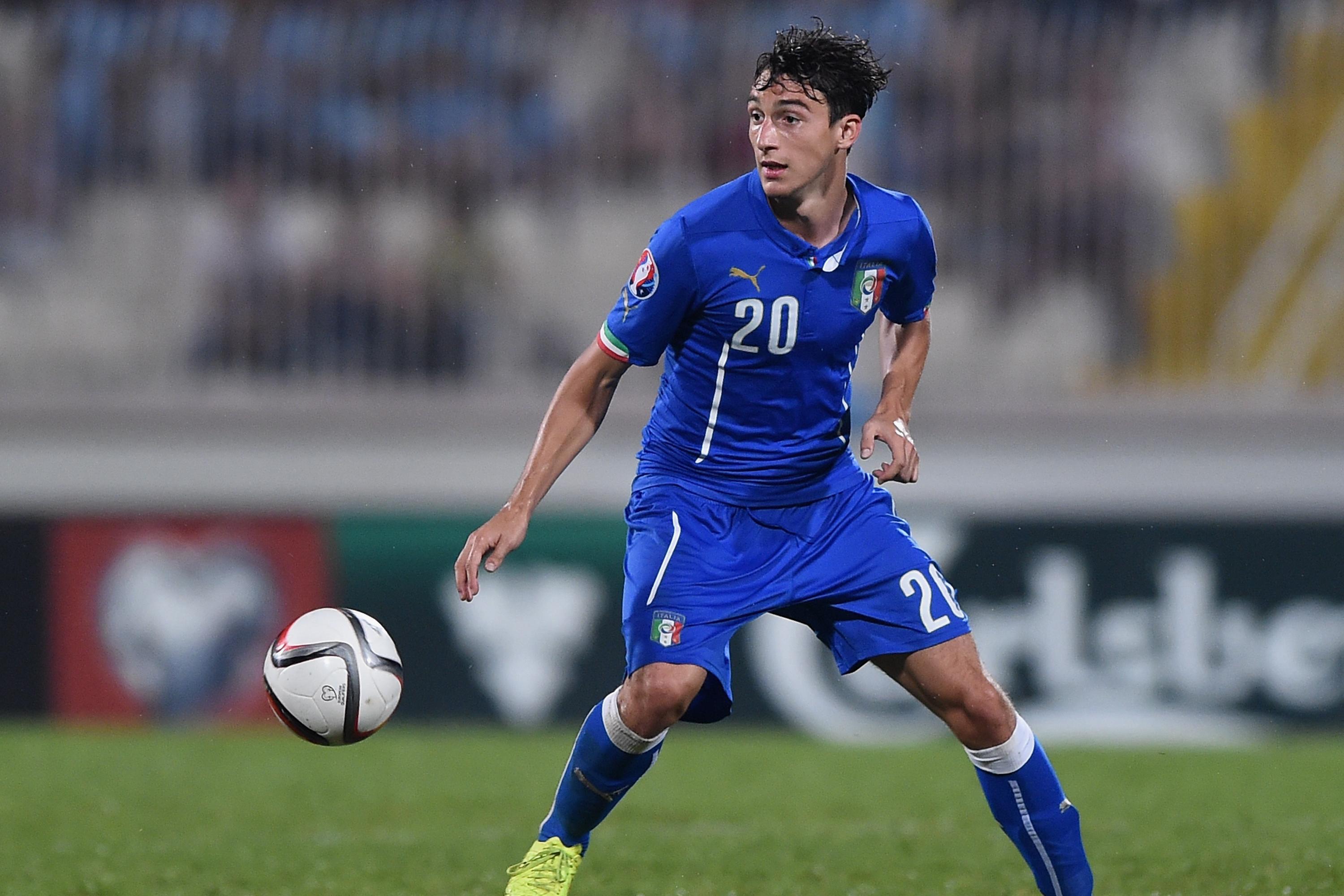 VALLETTA, MALTA - OCTOBER 13:  Matteo Darmian  of Italy in action during the EURO 2016 Group H Qualifier match between Malta and Italy at Ta\\' Qali Stadium on October 13, 2014 in Valletta, Malta.  (Photo by Claudio Villa/Getty Images)