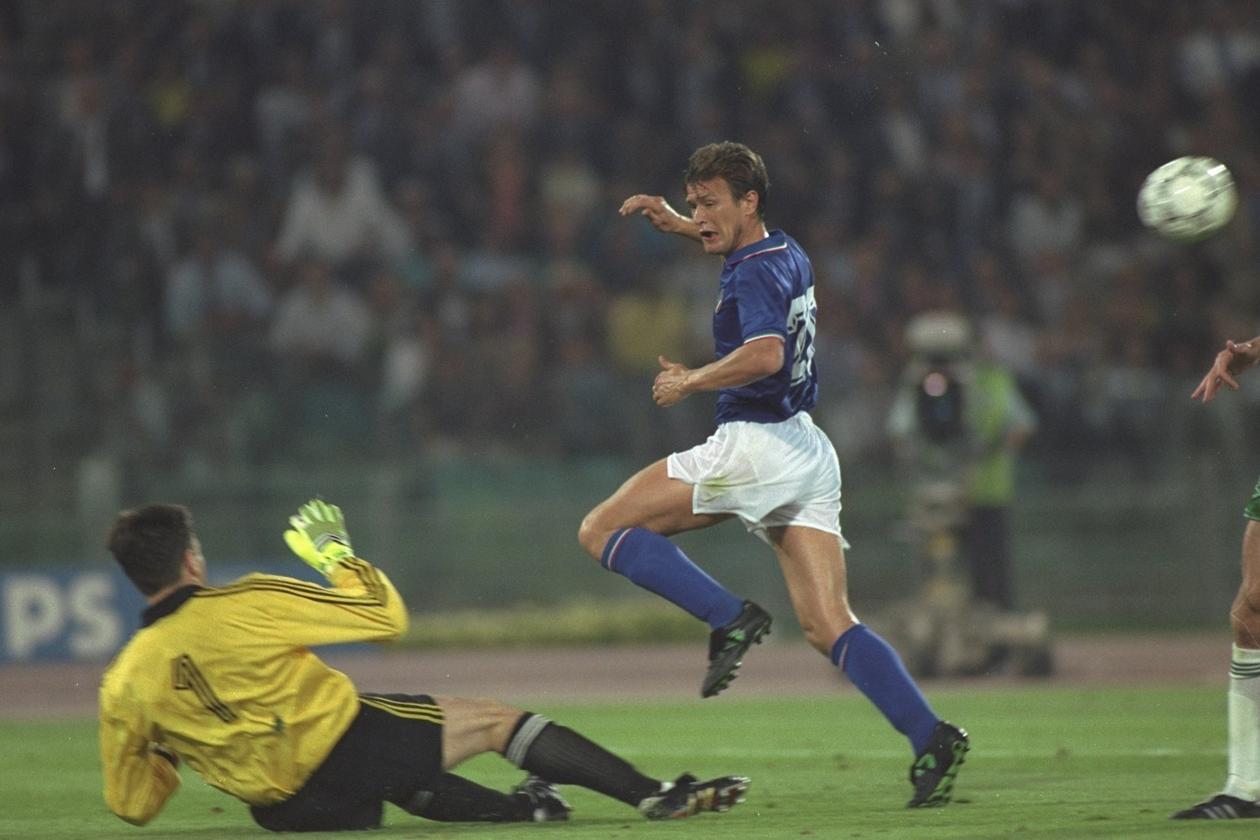 30 Jun 1990:  Pat Bonner (left) goalkeeper for the Republic of Ireland saves a ball from Aldo Serena (right) of Italy during the World Cup Quarter Final match in Rome. Italy won the match 1-0. \\\\ Mandatory Credit: David  Cannon/Allsport