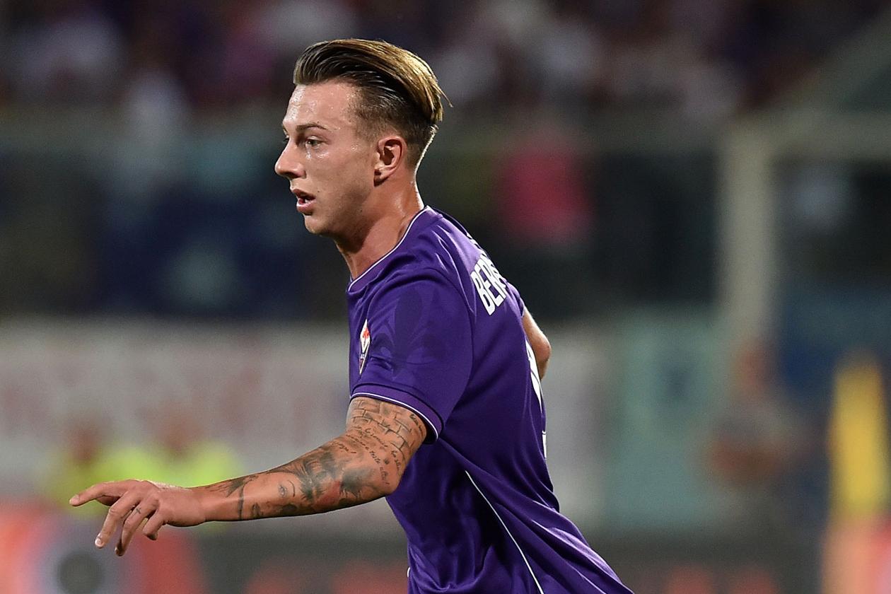 FLORENCE, ITALY - AUGUST 23: Federico Bernardeschi of Fiorentina in action during the Serie A match between ACF Fiorentina and AC Milan at Stadio Artemio Franchi on August 23, 2015 in Florence, Italy. (Photo by Giuseppe Bellini/Getty Images)
