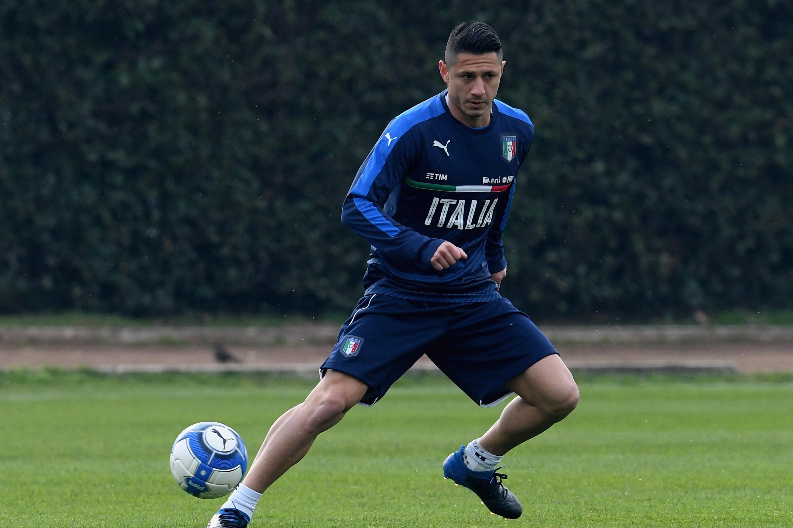 FLORENCE, ITALY - FEBRUARY 21: Gianluca Lapadula of Italy in action during the training session at the club\\'s training ground at Coverciano on February 21, 2017 in Florence, Italy. (Photo by Claudio Villa/Getty Images)