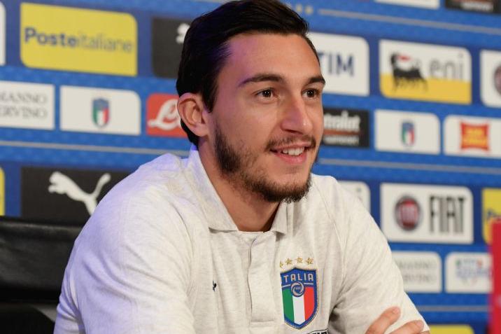 FLORENCE, ITALY - OCTOBER 04:  Matteo Darmian of Italy speaks with a media during a press conference at Italy club\\'s training ground at Coverciano on October 4, 2017 in Florence, Italy.  (Photo by Claudio Villa/Getty Images)