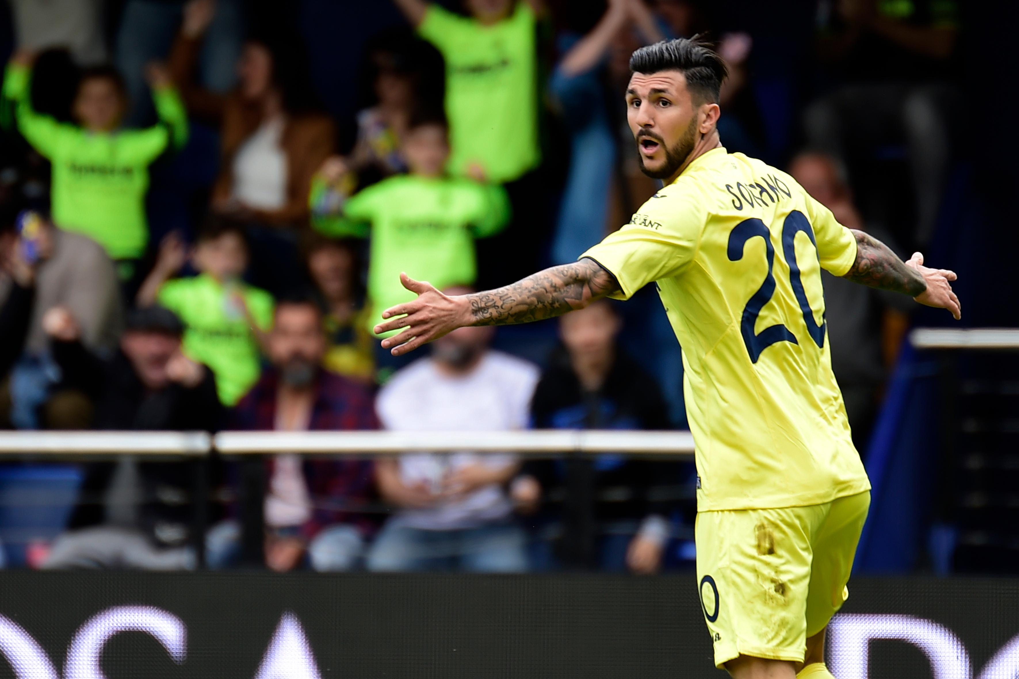 Villarreal\\'s Italian midfielder Roberto Soriano celebrates a goal during the Spanish league football match Villarreal CF vs SD Eibar at Estadio de la Ceramica in Vila-real on April 1, 2017. / AFP PHOTO / JOSE JORDAN        (Photo credit should read JOSE JORDAN/AFP/Getty Images)