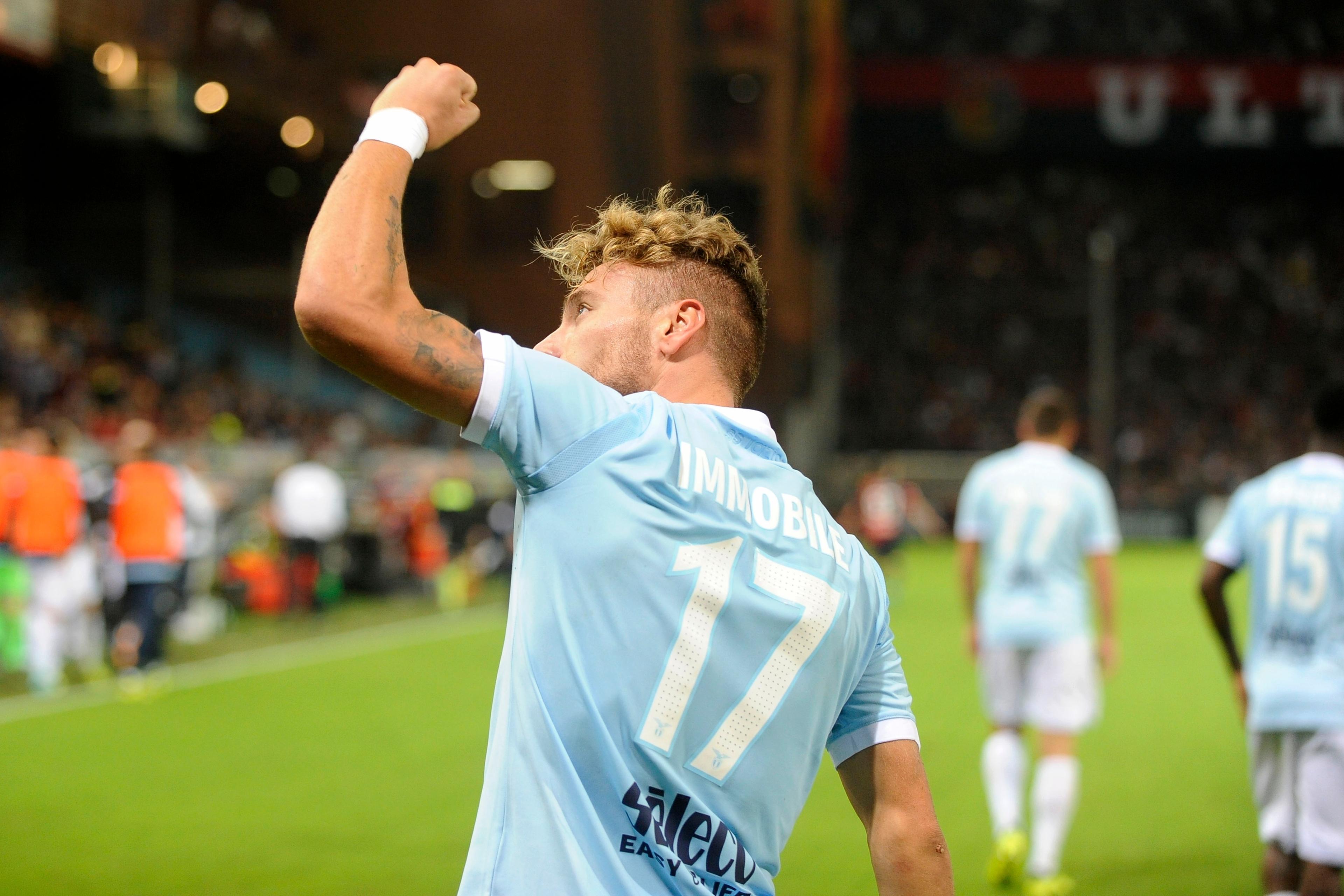 GENOA, GENOVA - SEPTEMBER 17:  Ciro Immobile of SS Lazio celebrates a second goal during the Serie A match between Genoa CFC and SS Lazio at Stadio Luigi Ferraris on September 17, 2017 in Genoa, Italy.  (Photo by Marco Rosi/Getty Images)
