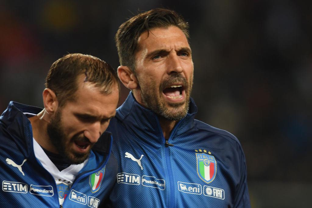 Buffon e Chiellini nel \"Team of the Year\" della Champions League 2017!