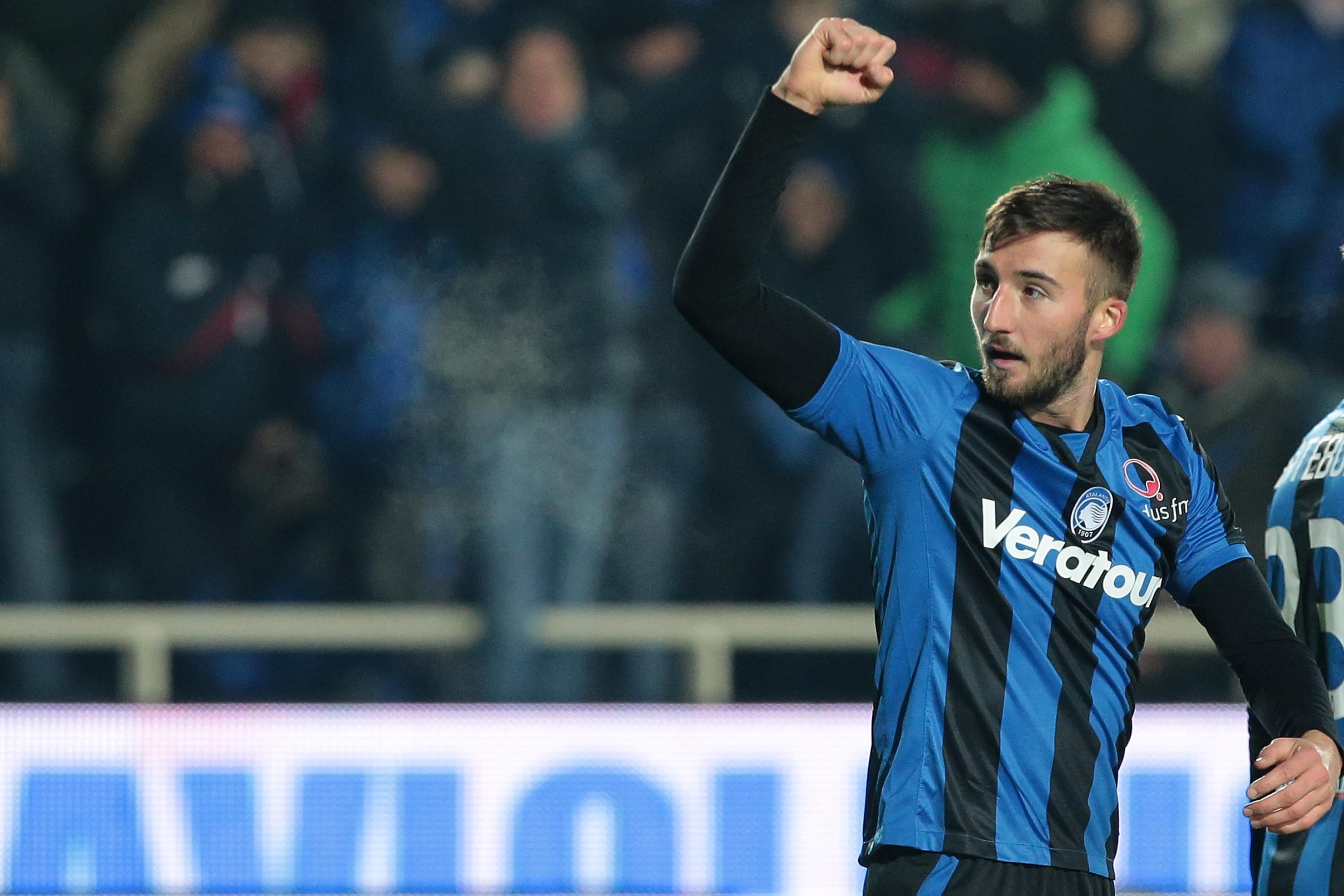 BERGAMO, ITALY - NOVEMBER 27: Bryan Cristante of Atalanta BC celebrates after scoring the opening goal during the Serie A match between Atalanta BC and Benevento Calcio at Stadio Atleti Azzurri d\\'Italia on November 27, 2017 in Bergamo, Italy. (Photo by Emilio Andreoli/Getty Images)