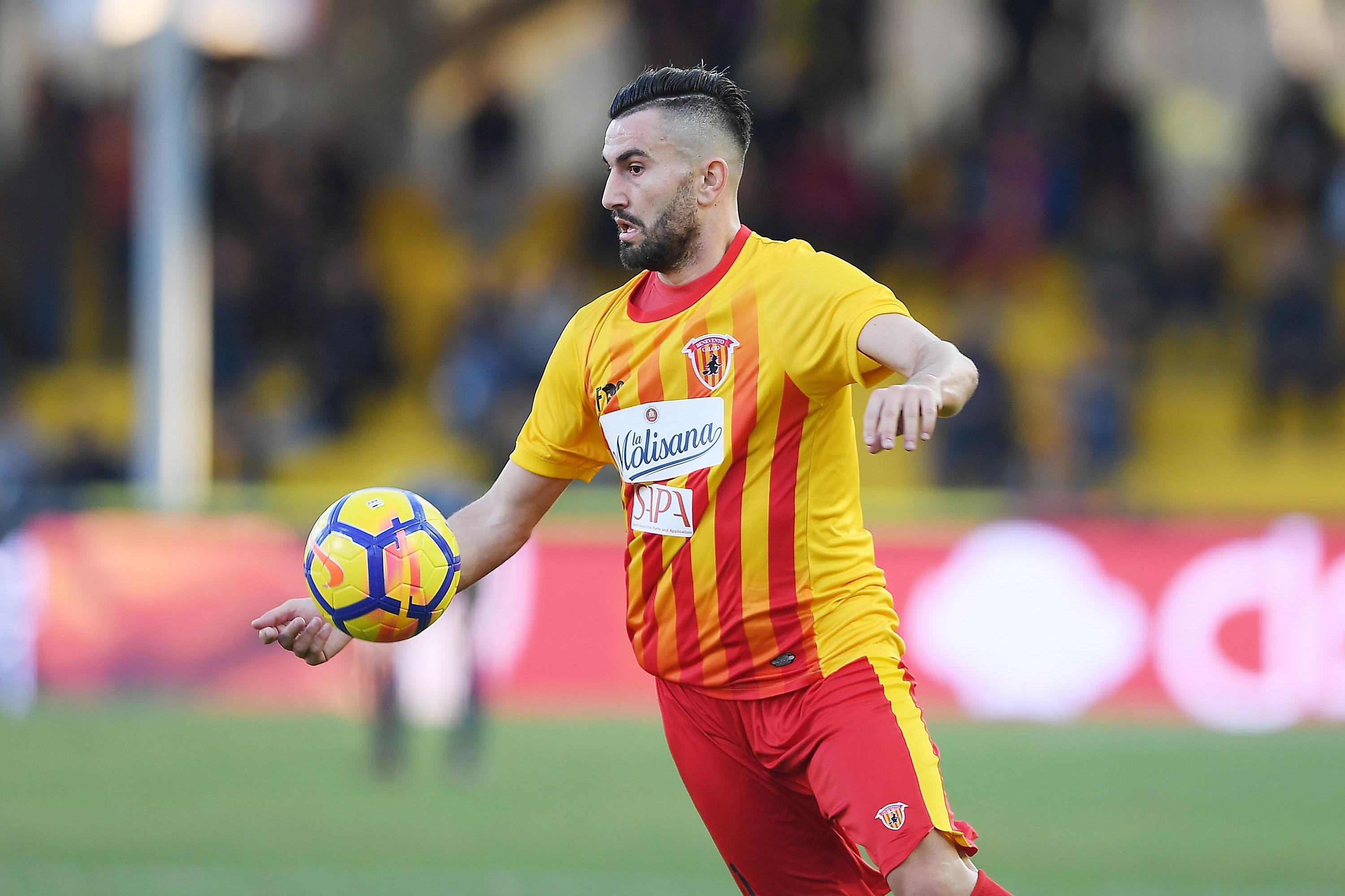 BENEVENTO, ITALY - JANUARY 06:  Massimo Coda of Benevento Calcio in action during the serie A match between Benevento Calcio and UC Sampdoria at Stadio Ciro Vigorito on January 6, 2018 in Benevento, Italy.  (Photo by Francesco Pecoraro/Getty Images)