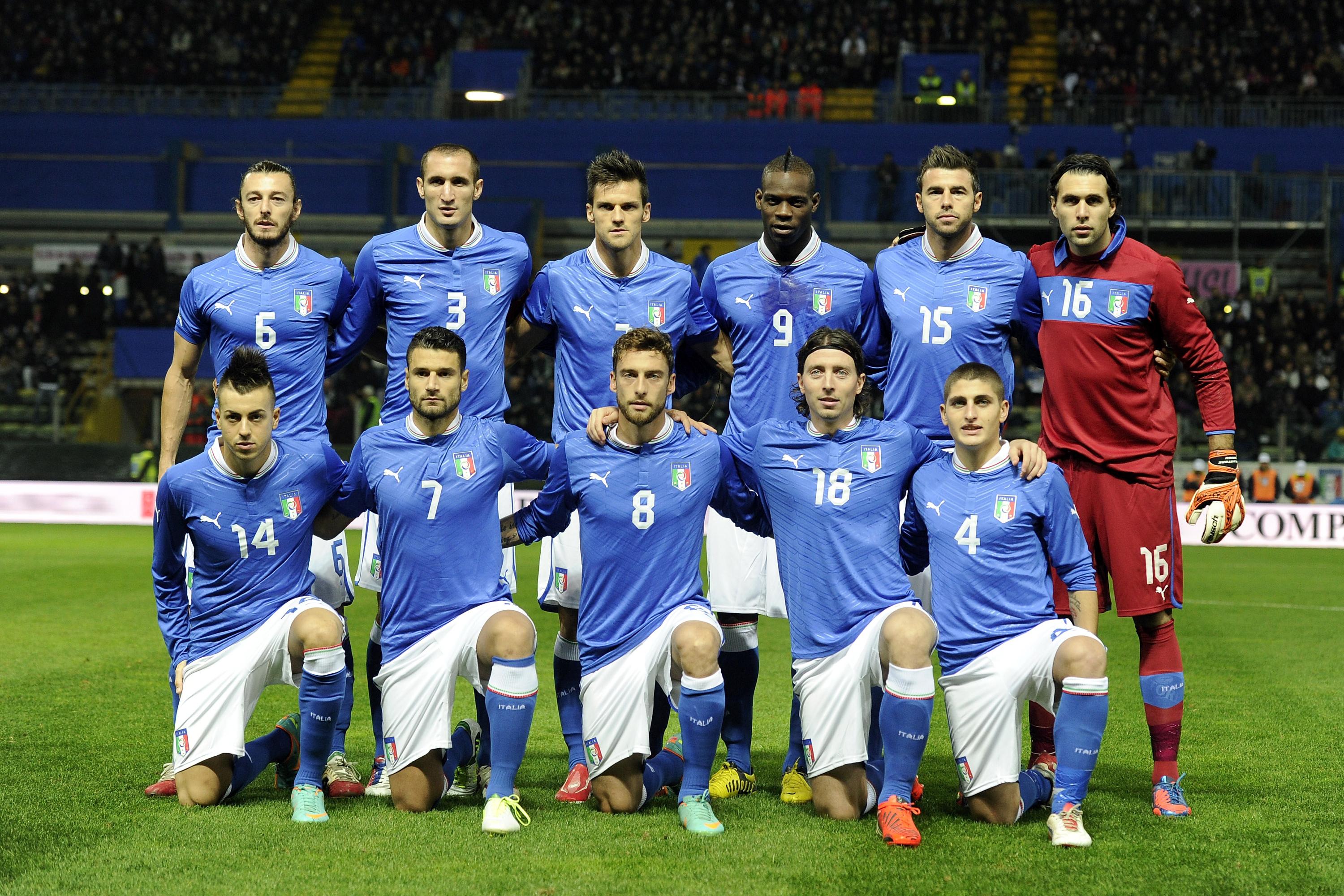 PARMA, ITALY - NOVEMBER 14: Italy players line up for a team photo before the start of the international friendly match between Italy and France at Stadio Ennio Tardini on November 14, 2012 in Parma, Italy. (Photo by Claudio Villa/Getty Images)