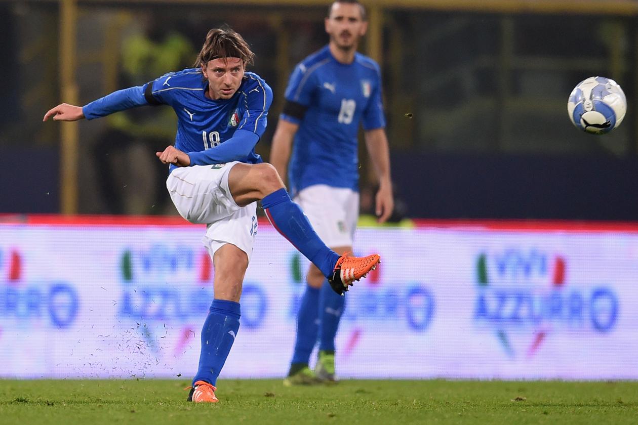 BOLOGNA, ITALY - NOVEMBER 17:  Riccardo Montolivo of Italy in action during the international friendly match between Italy and Romania at Stadio Renato Dall\\'Ara on November 17, 2015 in Bologna, Italy.  (Photo by Claudio Villa/Getty Images)