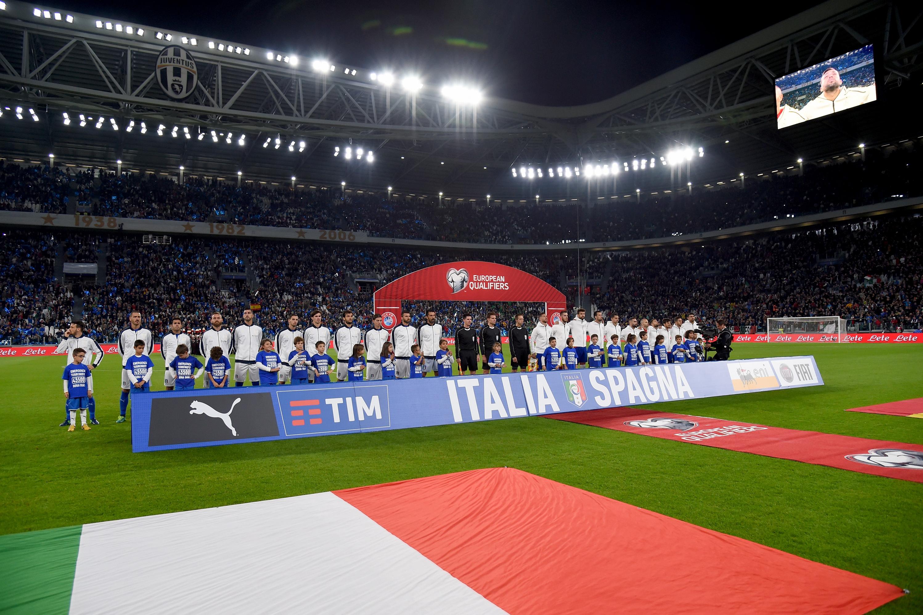 TURIN, ITALY - OCTOBER 06:  The teams line up ahead during the FIFA 2018 World Cup Qualifier between Italy and Spain at Juventus Stadium on October 6, 2016 in Turin, Italy.  (Photo by Claudio Villa/Getty Images)