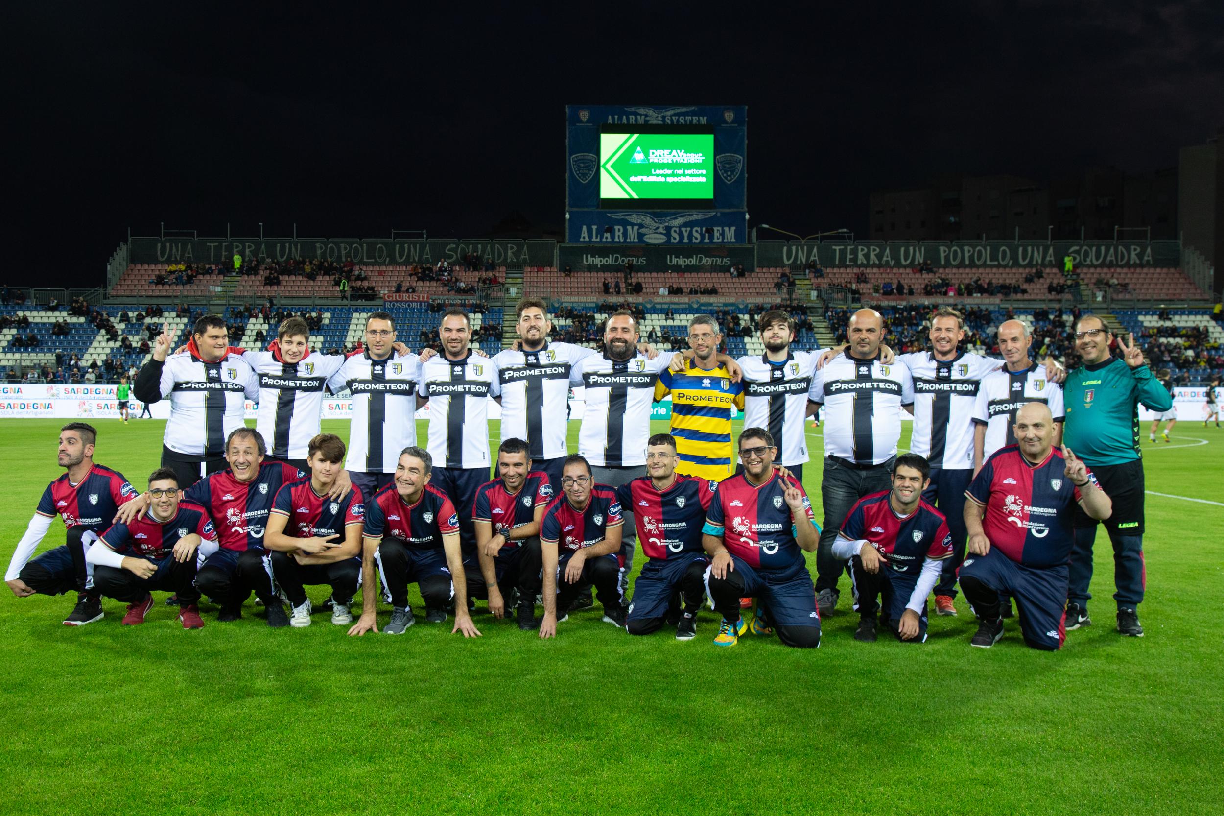 Giornata internazionale dei diritti delle persone con disabilità: i giocatori di Cagliari e Parma accompagnati in campo dagli atleti paralimpici