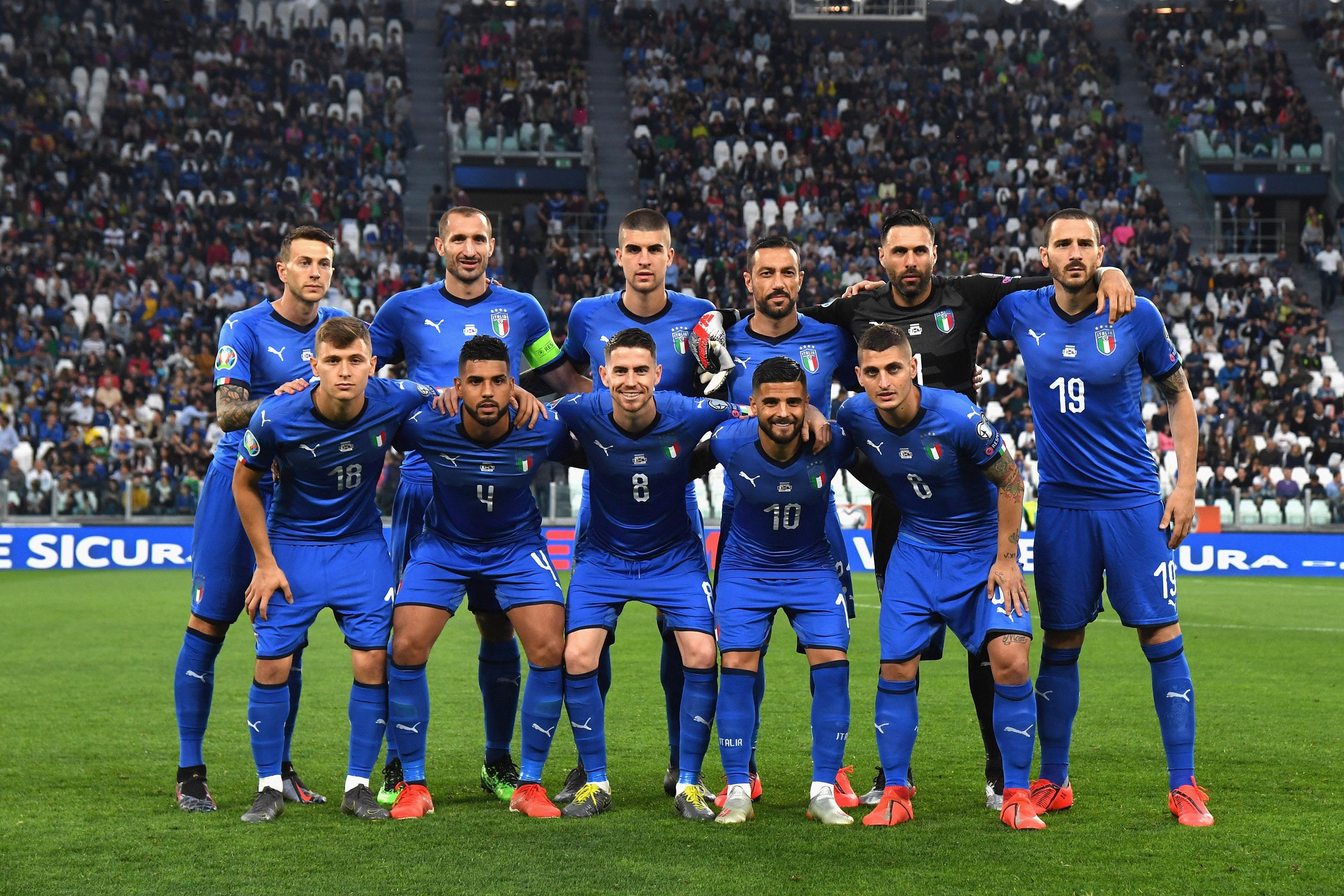TURIN, ITALY - JUNE 11:  Players of Italy line up prior to the during the UEFA Euro 2020 Qualifier between Italy and Bosnia and Herzegovina at Juventus Stadium on June 11, 2019 in Turin, Italy.  (Photo by Claudio Villa/Getty Images)