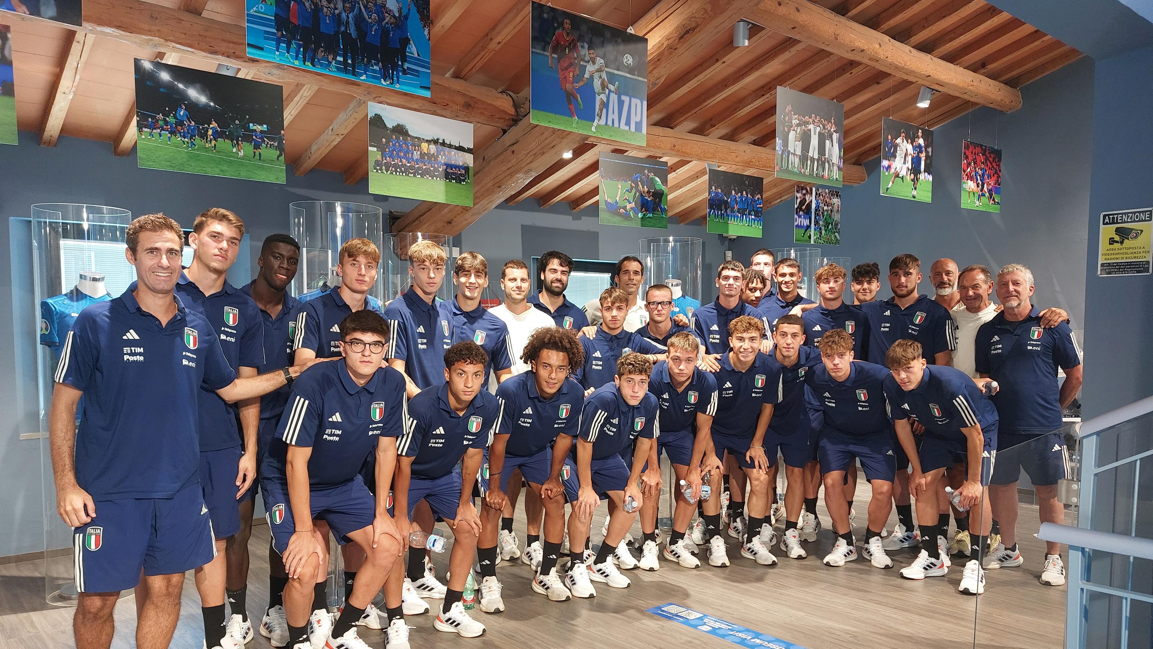 Understanding what it means to wear the Azzurri shirt: the u19 team visit the Football Museum