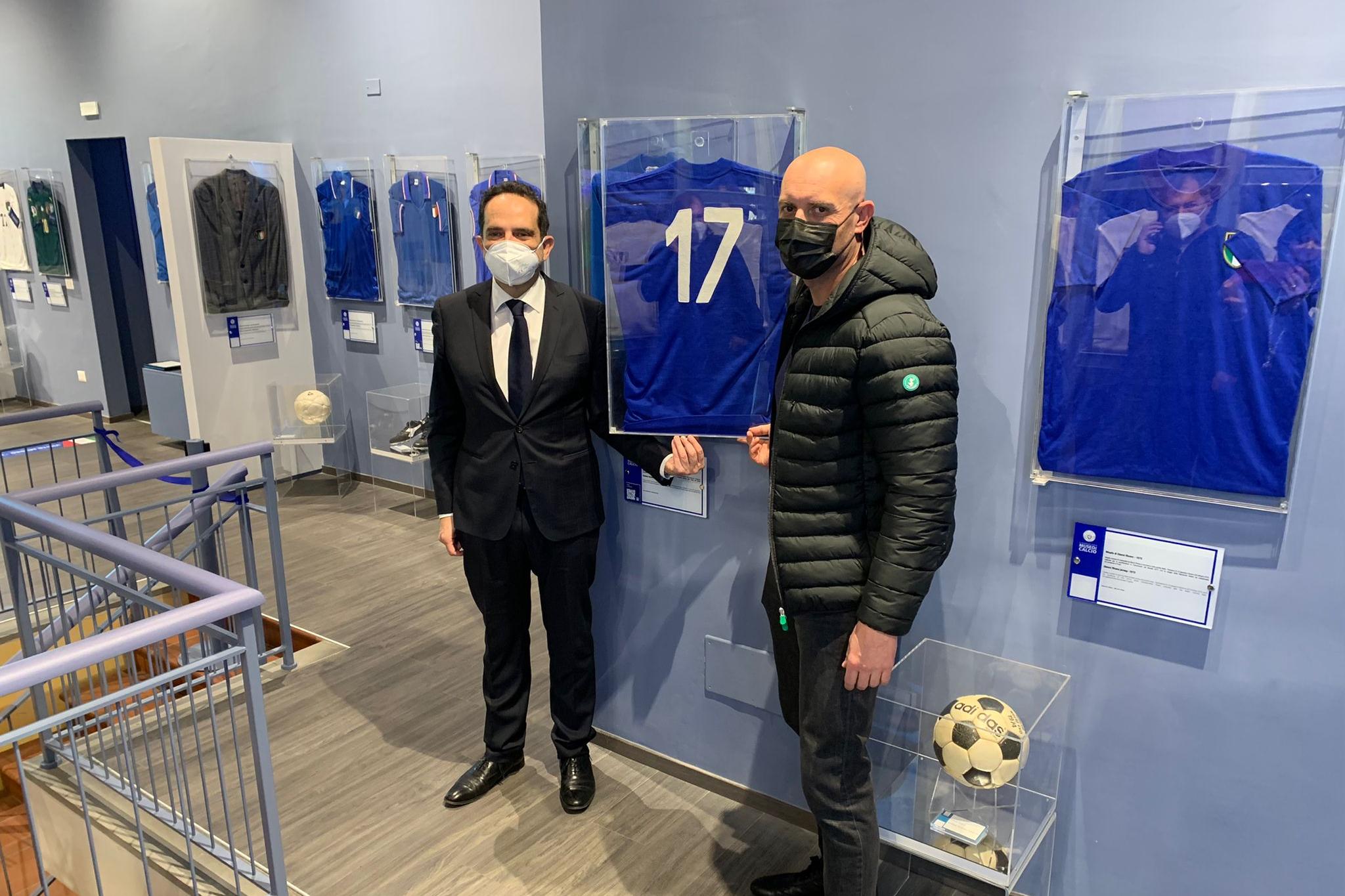 La maglia Azzurra numero 17 di Re Cecconi donata al Museo del Calcio