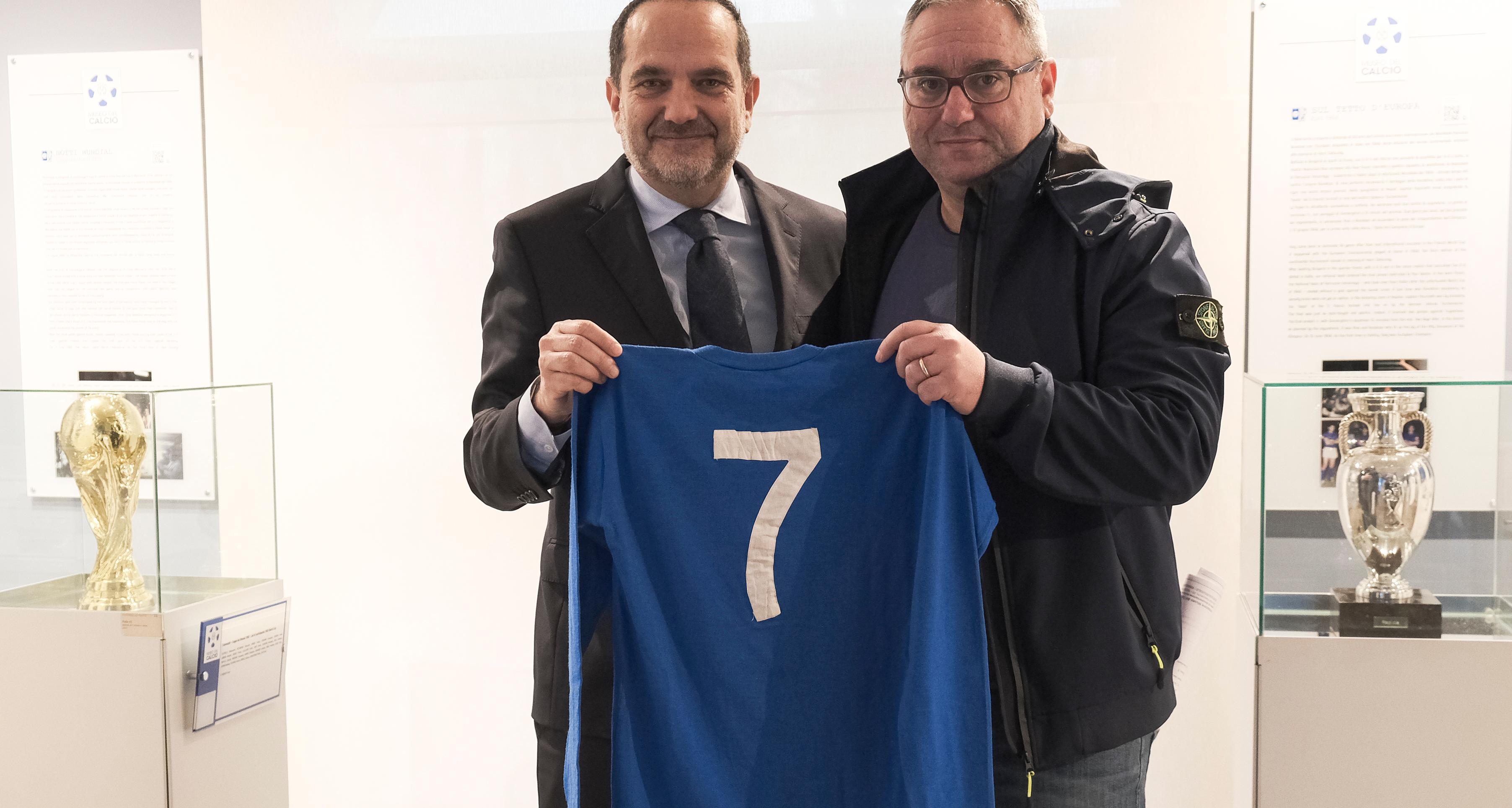 La maglia numero sette di Romeo Menti donata al Museo del Calcio
