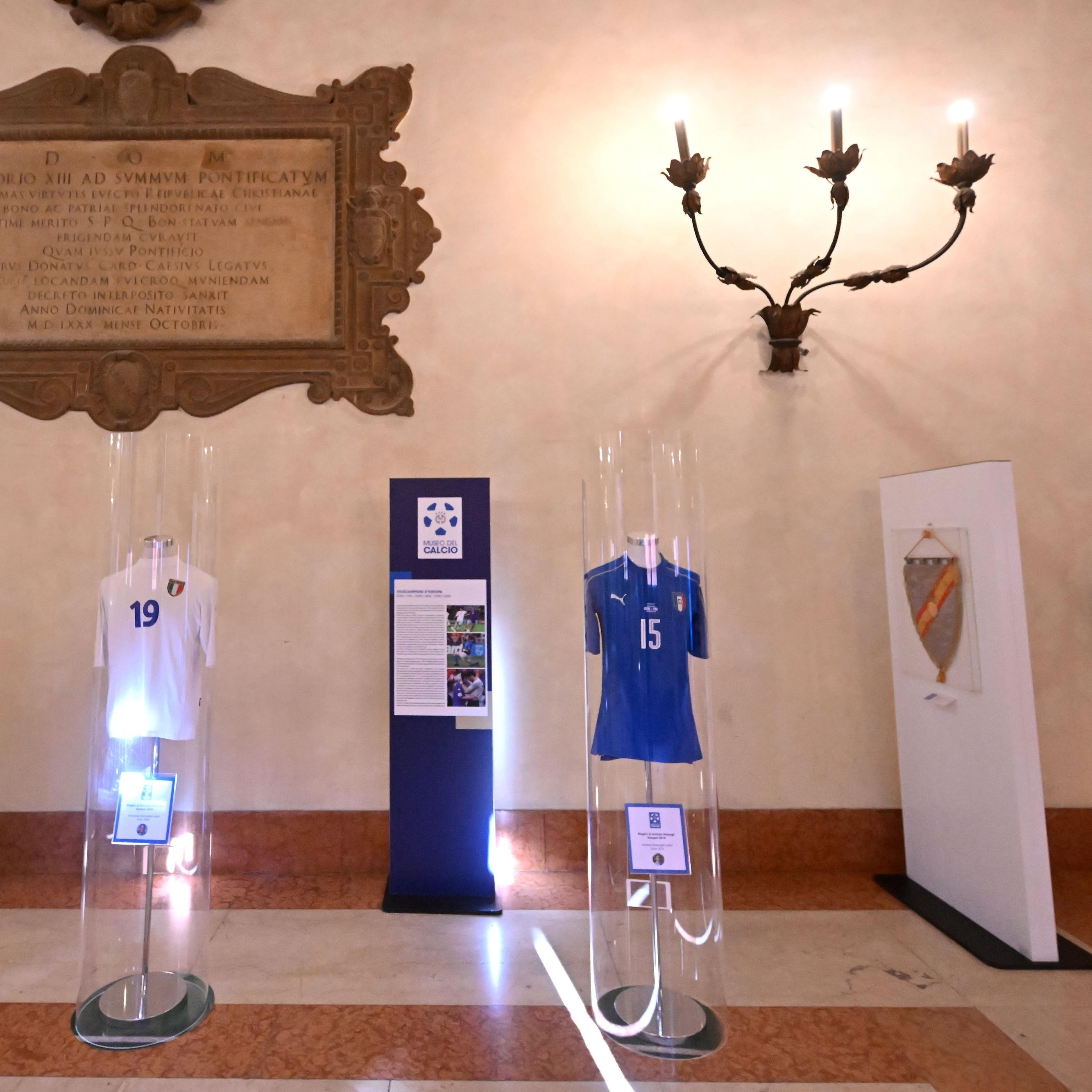 'Sfumature di Azzurro', la mostra itinerante del Museo del Calcio fa tappa a Bologna