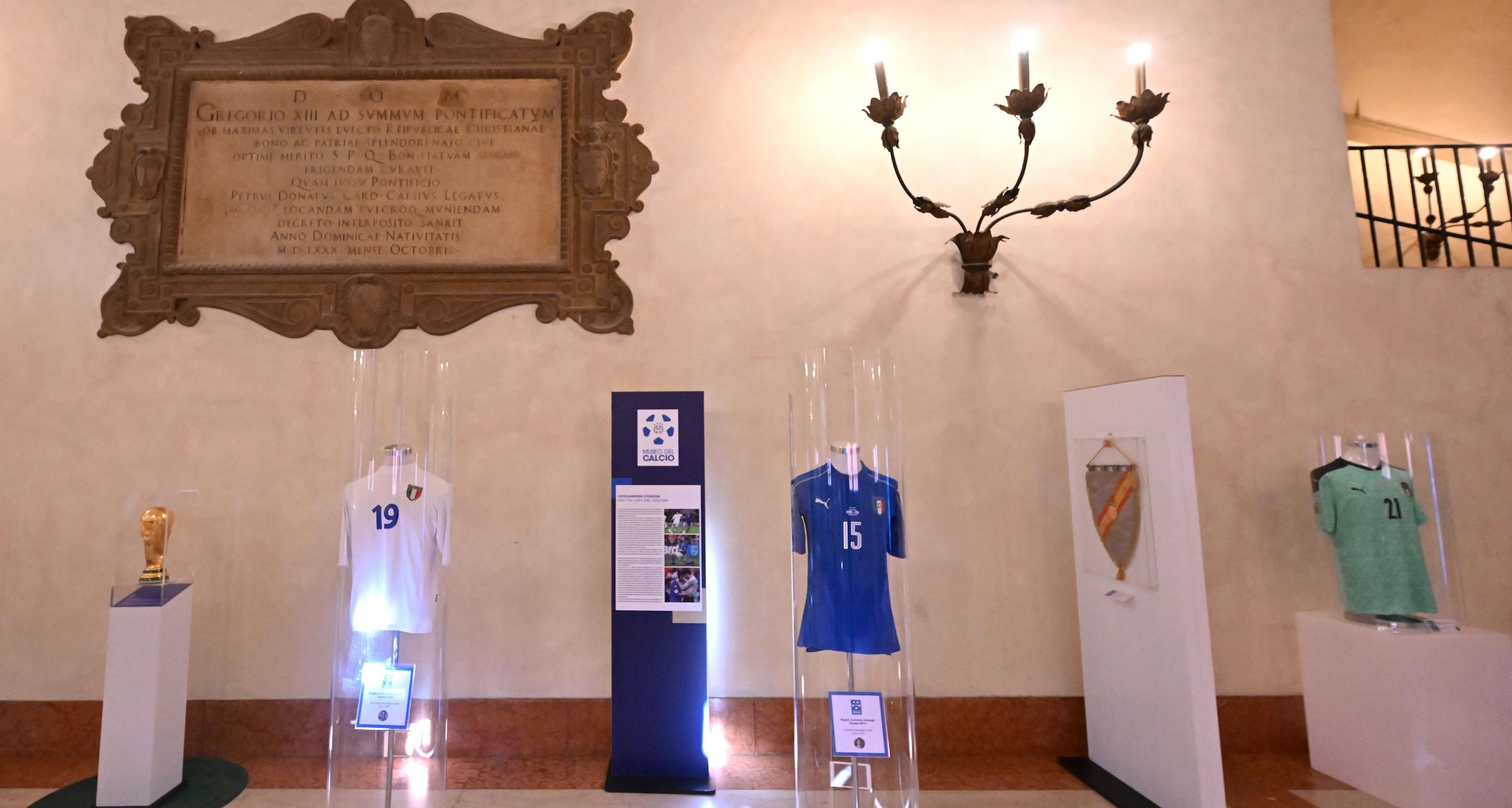 'Sfumature di Azzurro', la mostra itinerante del Museo del Calcio fa tappa a Bologna