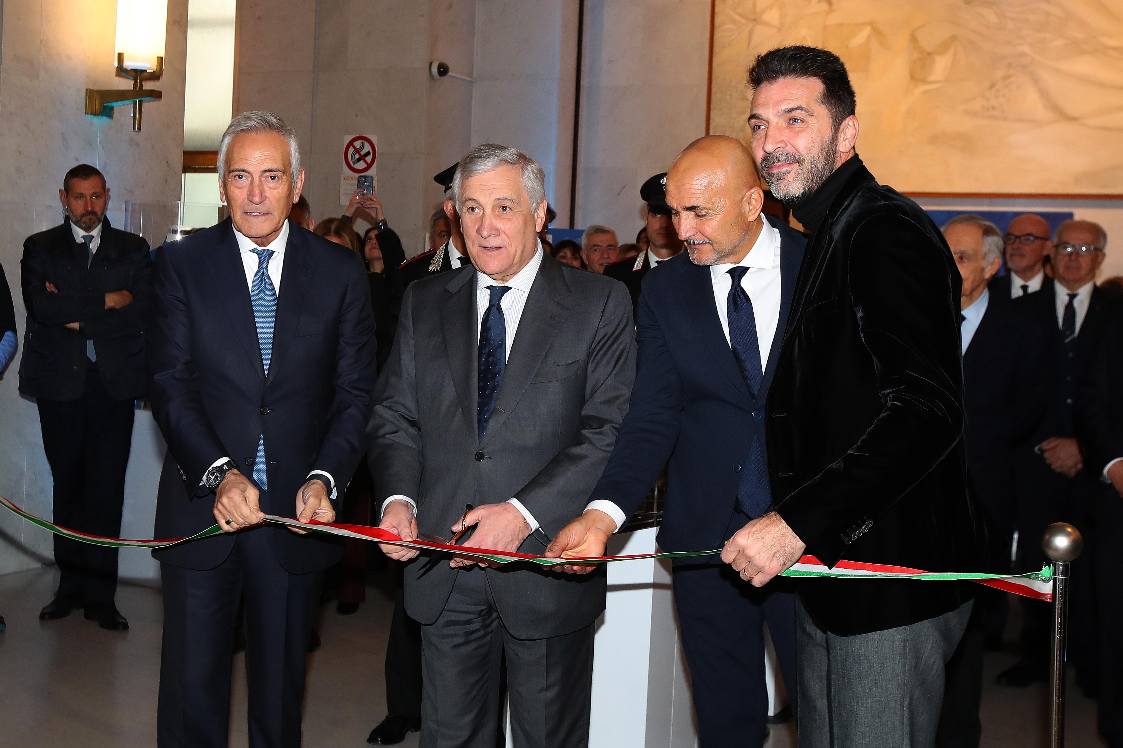 'Sfumature di Azzurro': al Ministero degli Affari Esteri presentata la mostra con i cimeli del Museo del Calcio. Gravina: \"Memoria, orgoglio e futuro\"