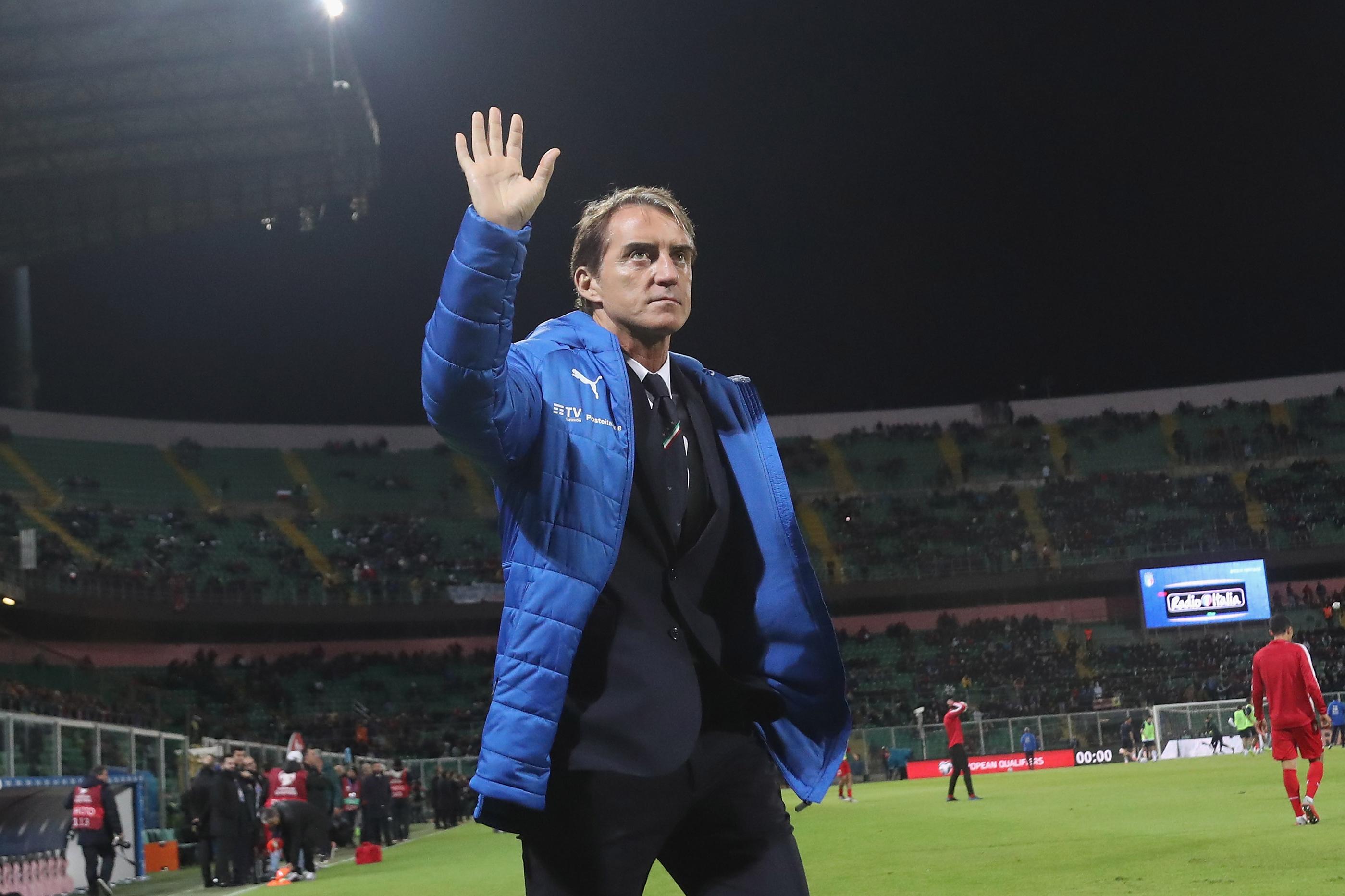 PALERMO, ITALY - NOVEMBER 18:  Head coach of Italy Roberto Mancini salutes during the UEFA Euro 2020 Qualifier between Italy and Armenia on November 18, 2019 in Palermo, Italy.  (Photo by Maurizio Lagana/Getty Images)