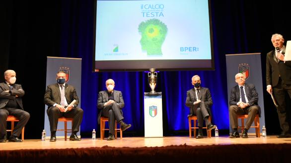 \"Il Calcio è una Questione di Testa\" convegno a Lanciano con ospiti d'eccezione e la coppa degli Europei