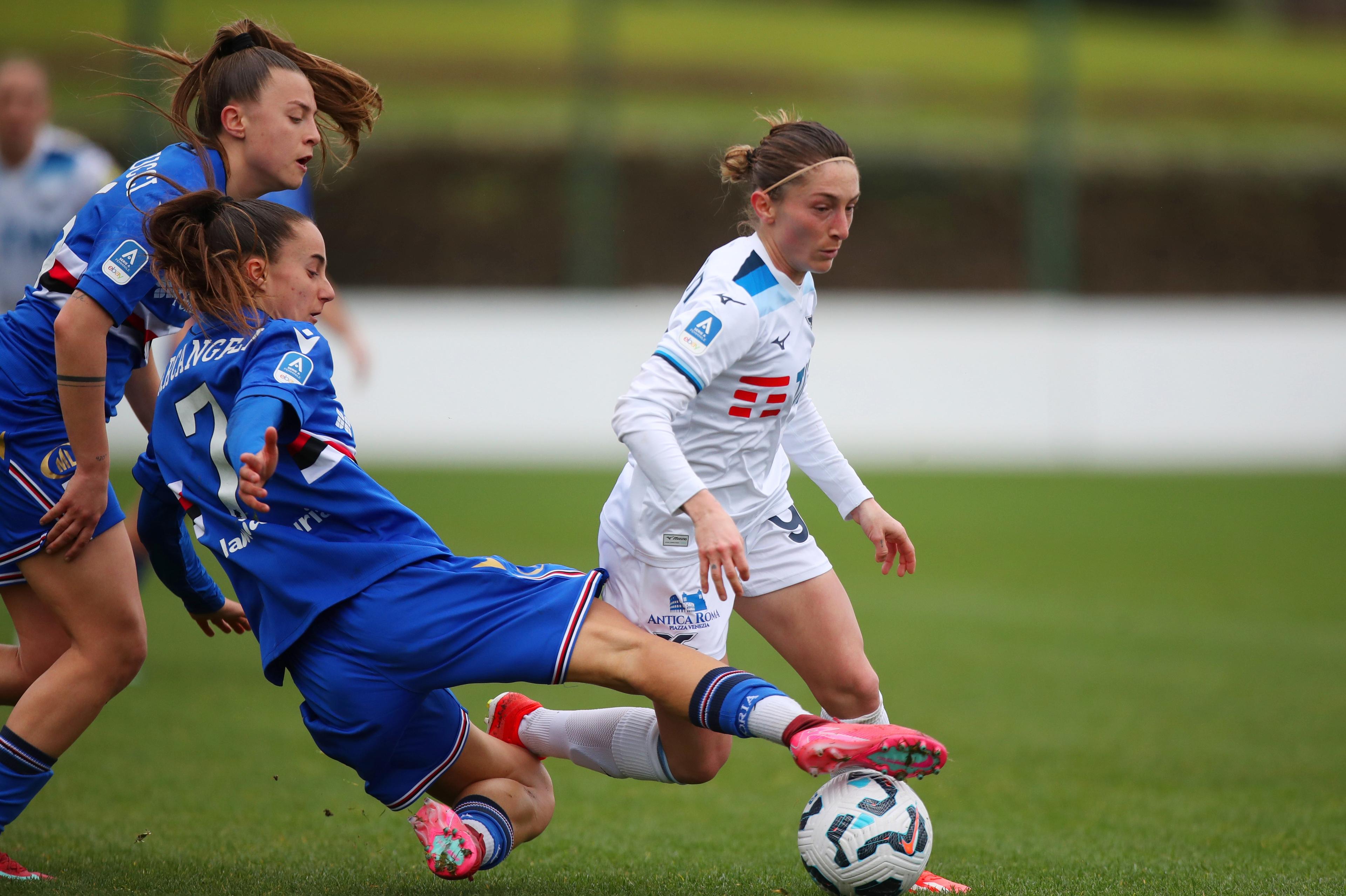 ROME, ITALY - MARCH 01: Noemi Visentin of SS Lazio women competes for the ball with Nicole Arcangeli of Sampdoria women during women Serie A playoff group A match between SS Lazio and Sampdoria at Formello sport centre on March 01, 2025 in Rome, Italy. (Photo by Paolo Bruno/Getty Images)