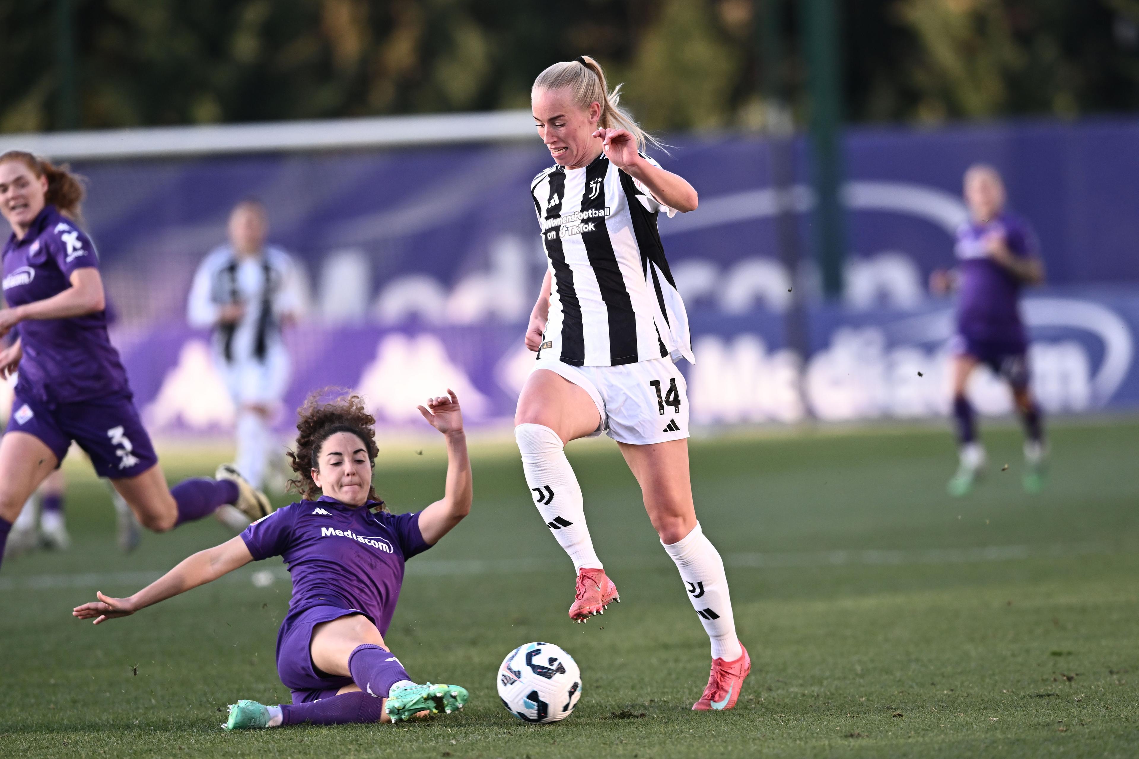 Amalie Vangsgaard (Juventus Women)Maria Luisa Filangeri (Fiorentina Women) ; February 16; 2025 - Football : Italian championship 2024 2025 Femminile ; Semifinal Italy Cup Women; match between Fiorentina Women 2-3 Juventus Women at Curva Fiesole - Viola Park Stadium ; Firenze, Italy; ;( photo by aicfoto)(ITALY) [0855]