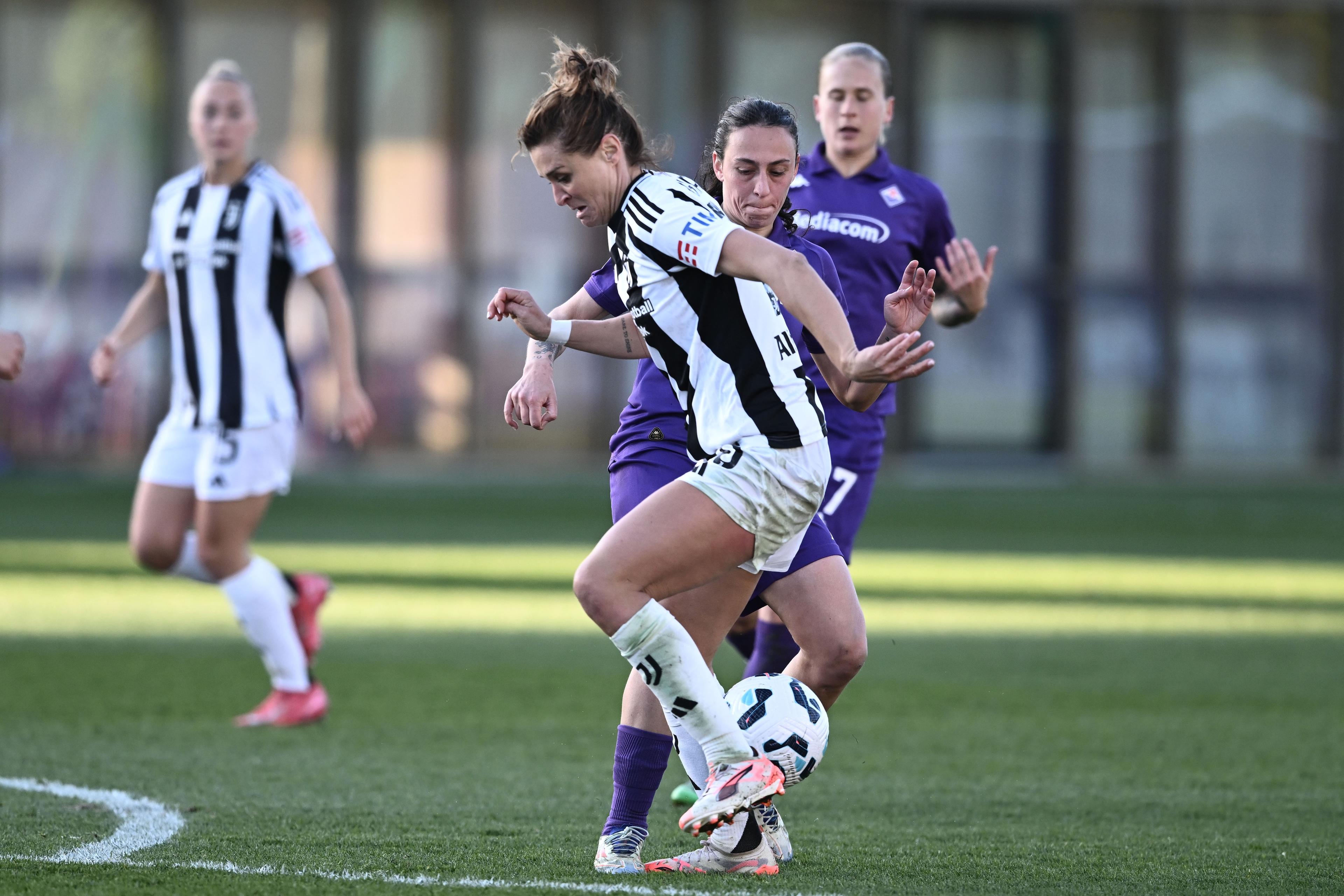 Cristiana Girelli (Juventus Women)Michela Catena (Fiorentina Women) ; February 16; 2025 - Football : Italian championship 2024 2025 Femminile ; Semifinal Italy Cup Women; match between Fiorentina Women 2-3 Juventus Women at Curva Fiesole - Viola Park Stadium ; Firenze, Italy; ;( photo by aicfoto)(ITALY) [0855]