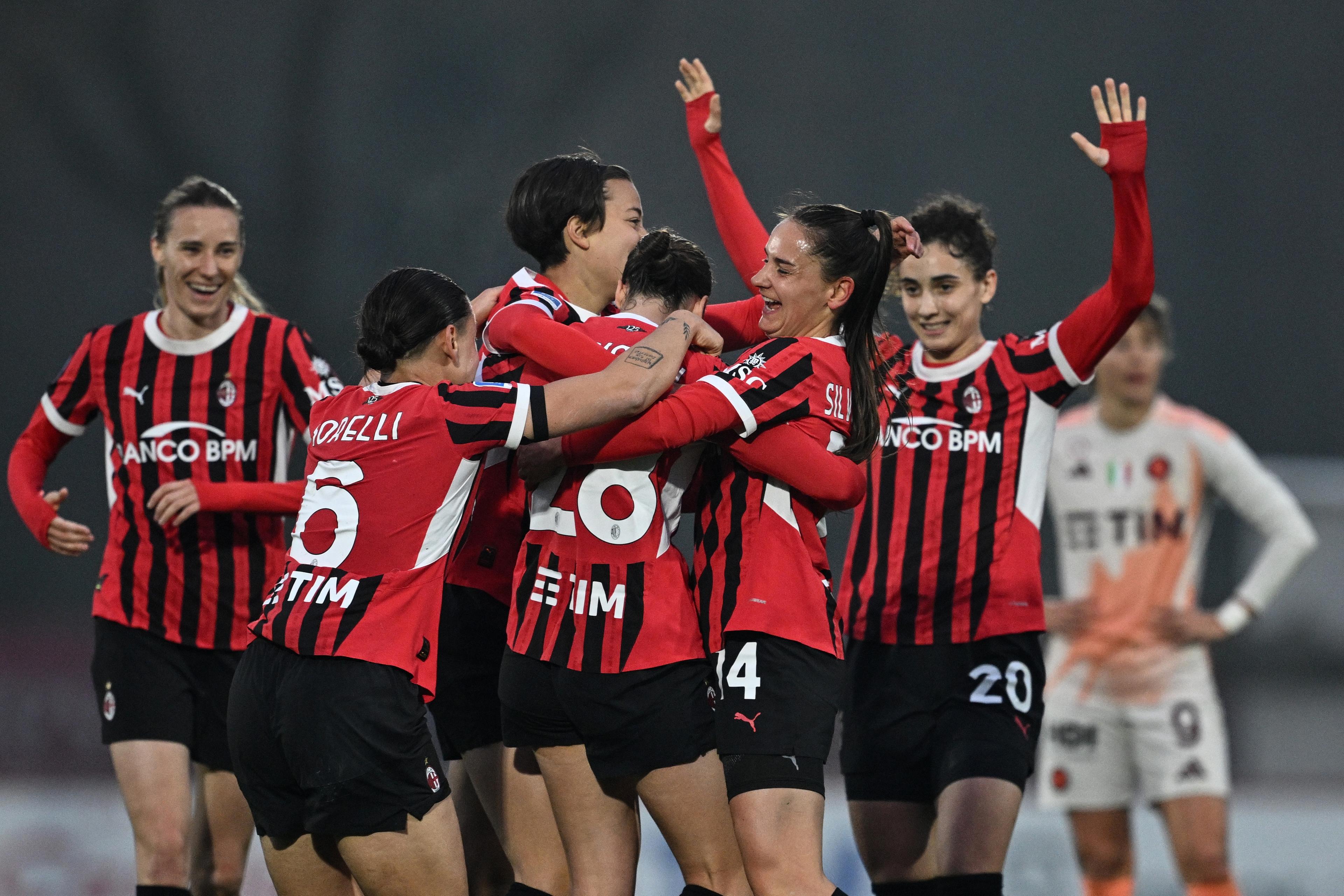 Milan splendido di rimonta: 3-1 alla Roma nel big match. Lazio, 2-0 al Sassuolo e salvezza aritmetica