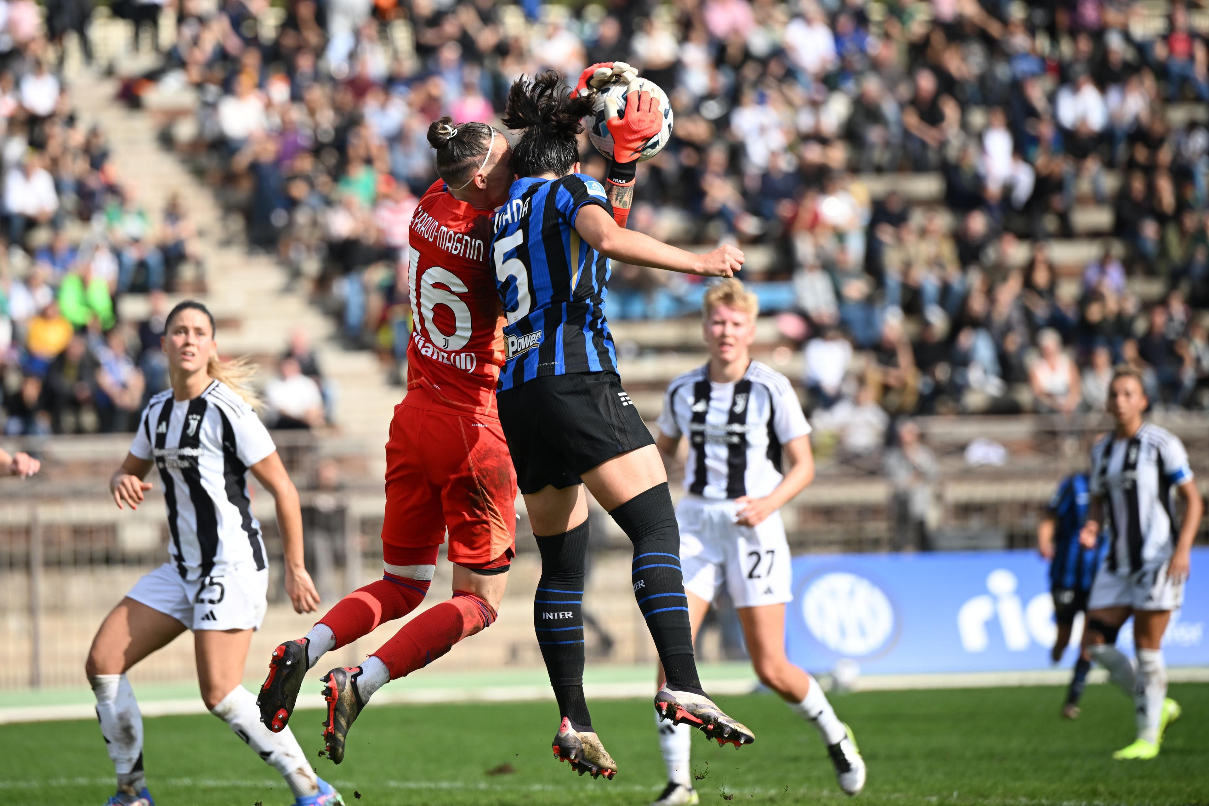 Pauline Peyraud-Magnin (Juventus Women)Ivana Andres Sanz (Inter Women)              ; \\rOctober 20; 2024 - Football : Italian championship 2024 2025  Femminile   ; 7\\u00B0Day ; match between Inter Women 0-0 Juventus Women  at  Arena Civica Gianni BreraStadium   ; Milano, Italy;         ;( photo by aicfoto)(ITALY) [0855]\\r