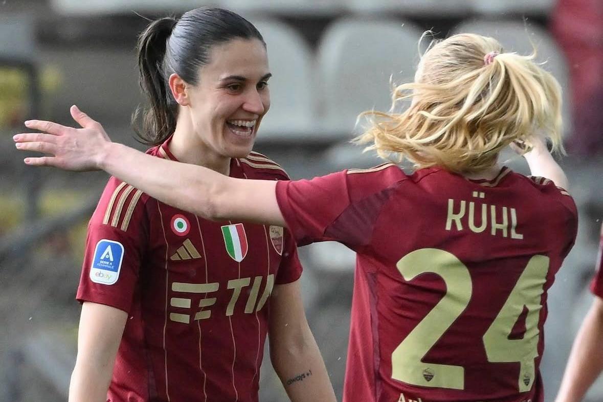 La Roma ritrova vittoria e 2° posto: 2-0 alla Fiorentina. Domenica il big match Inter-Juventus