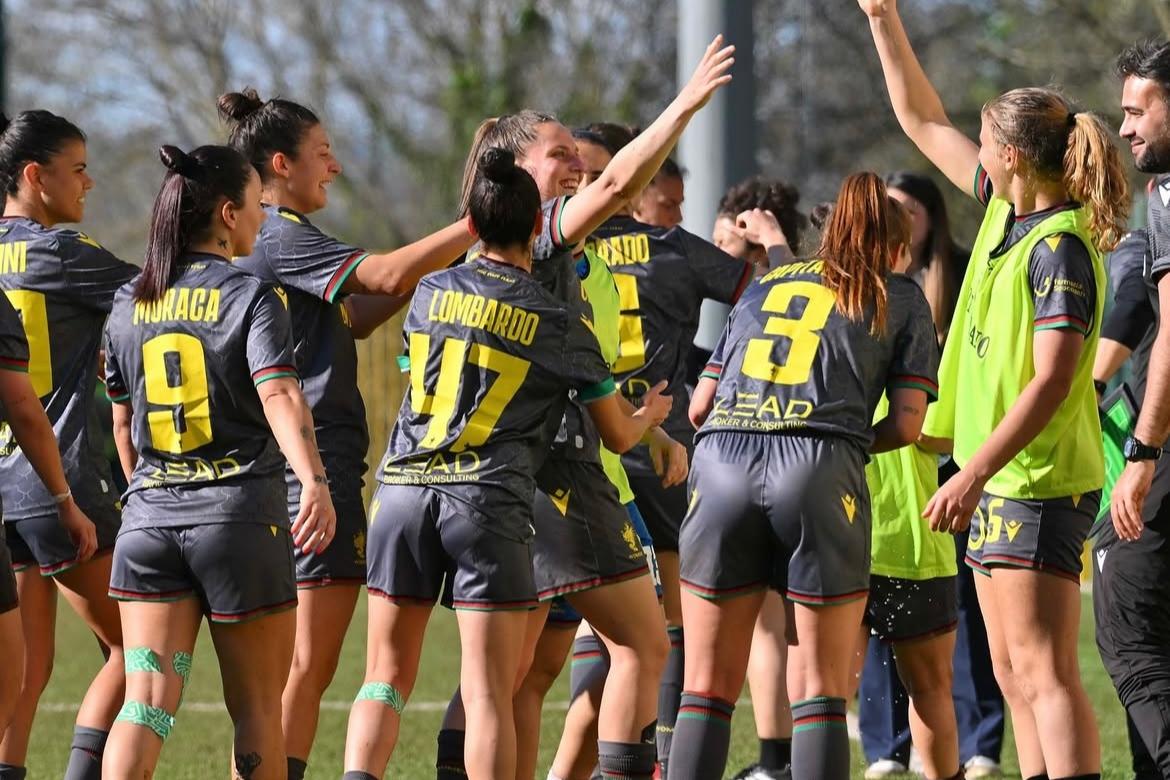 La Ternana risponde al Parma e si riprende il primato, continua il testa a testa tra Genoa e Bologna per il terzo posto