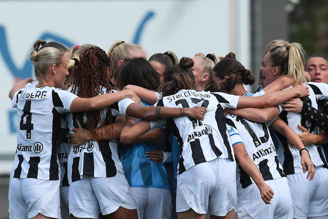 La Juventus batte 2-1 la Roma e vede lo Scudetto più vicino, il Napoli perde e non allunga sulla Sampdoria