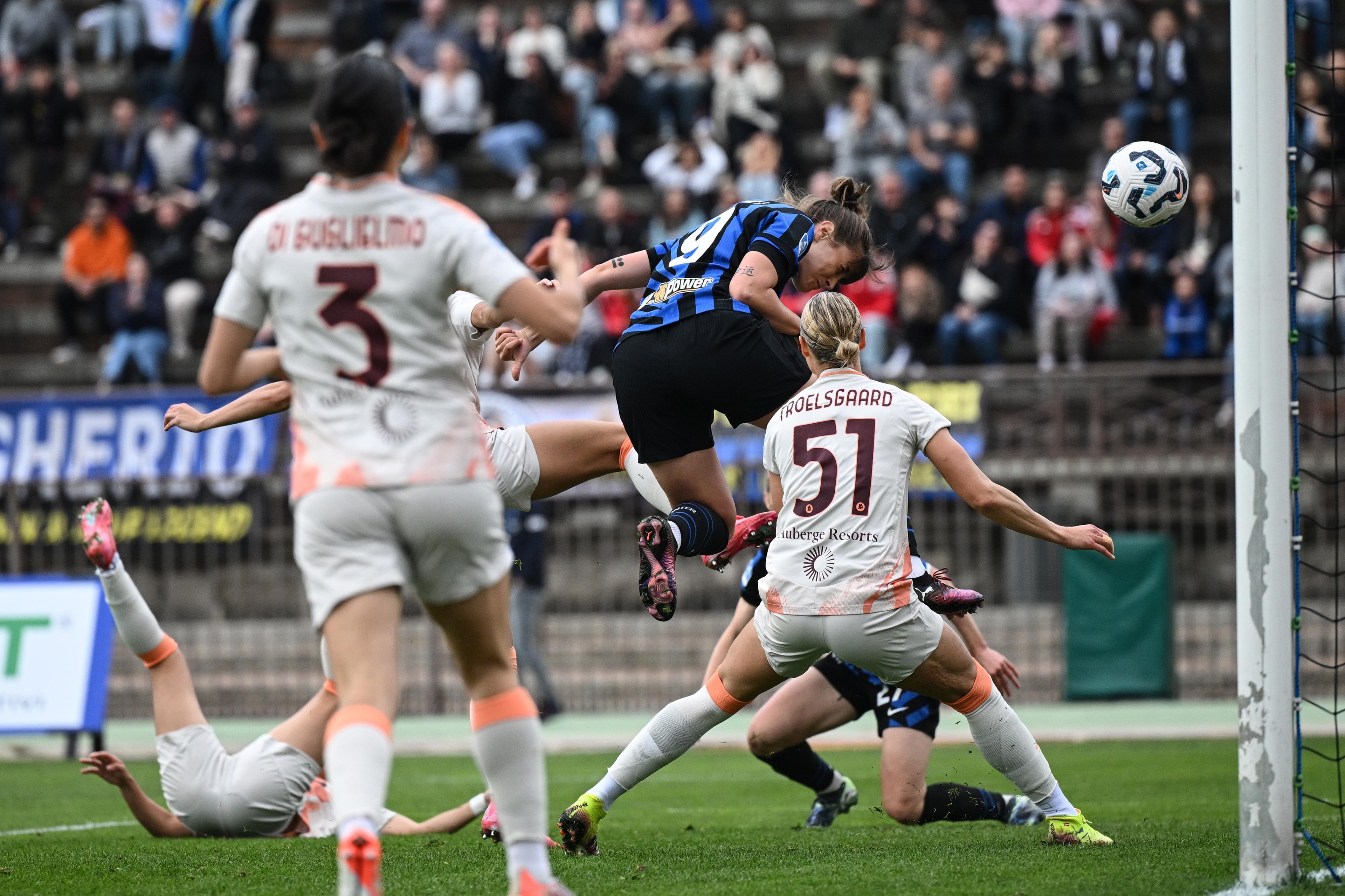 MILAN, ITALY - APRIL 19: Elisa Polli of Inter scores goal during the Women Serie A Playoff between Internazionale vs Roma at Arena Civica Gianni Brera on April 19, 2025 in Milan, Italy. (Photo by Image Photo Agency/Getty Images)