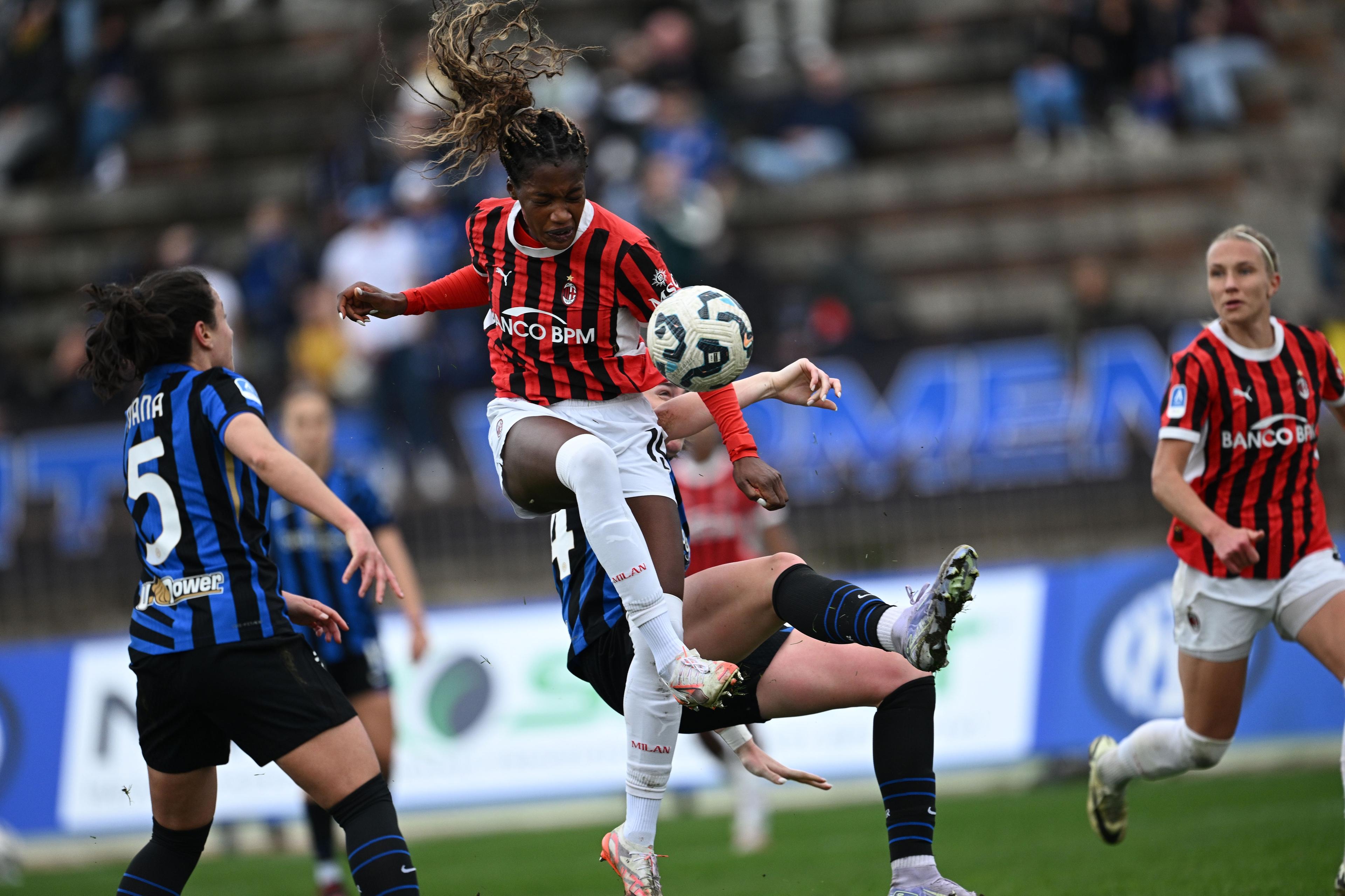 Evelyn Ijeh (Milan Women)Marija Milinkovic (Inter Women) ; March 16; 2025 - Football : Italian championship 2024 2025 Femminile ; 21°Day; match between Inter Women 3-3 Milan Women at Arena Civica Gianni Brera Stadium ; Milano, Italy; ;( photo by aicfoto)(ITALY) [0855]