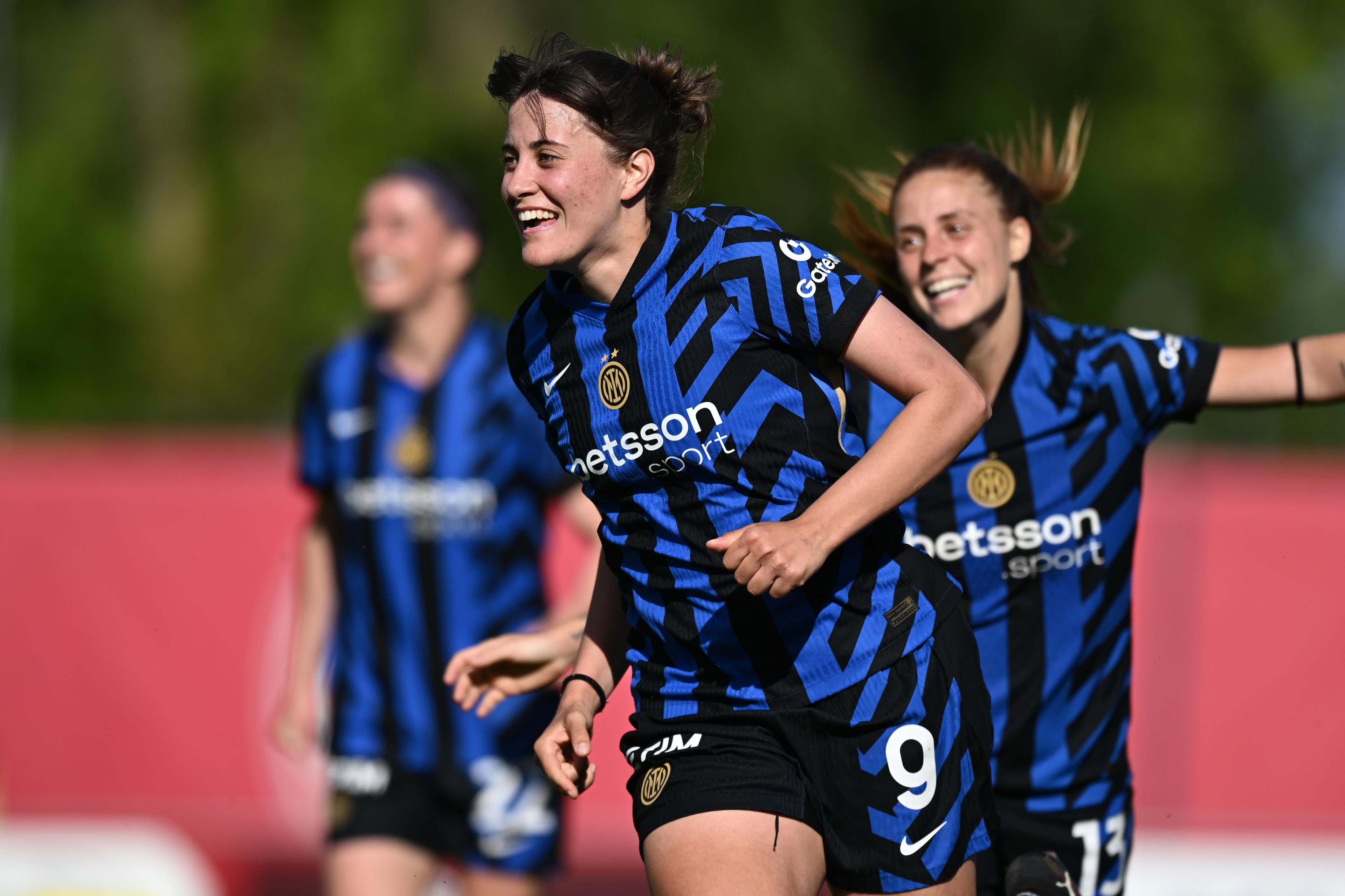 MILAN, ITALY - APRIL 25: Elisa Polli of FC Internazionale celebrates her goal during the Woman Serie A Play off Group A match between AC Milan and FC Internazionale at Vismara PUMA House of Football on April 25, 2025 in Milan, Italy. (Photo by Image Photo Agency/Getty Images)