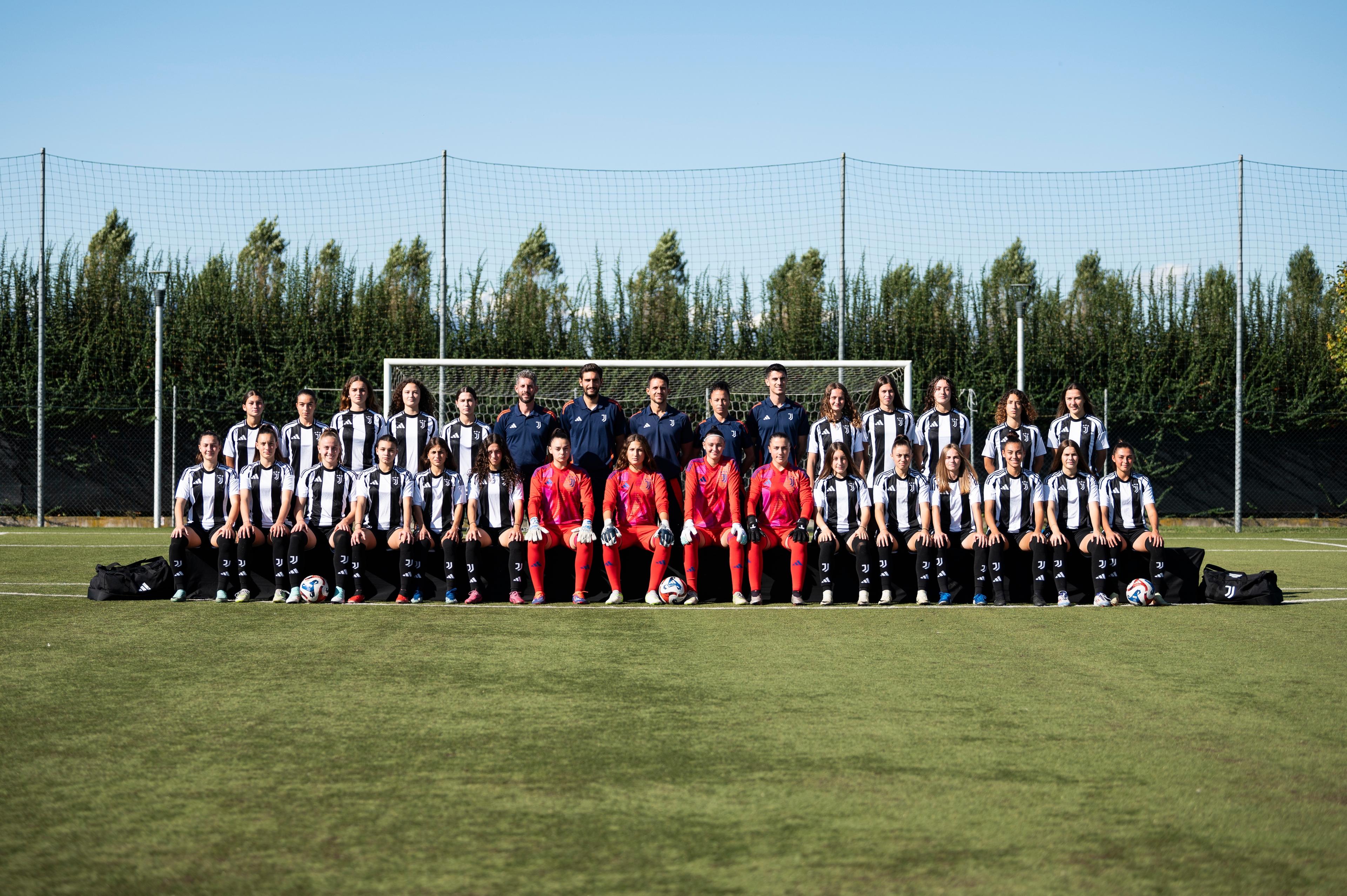 VINOVO, ITALY - OCTOBER 10: Fotosquadra - Team Photo & Training Session at Juventus Center Vinovo on October 07, 2024 in Vinovo, Italy. (Photo by Diego Puletto/Juventus/Getty Images)