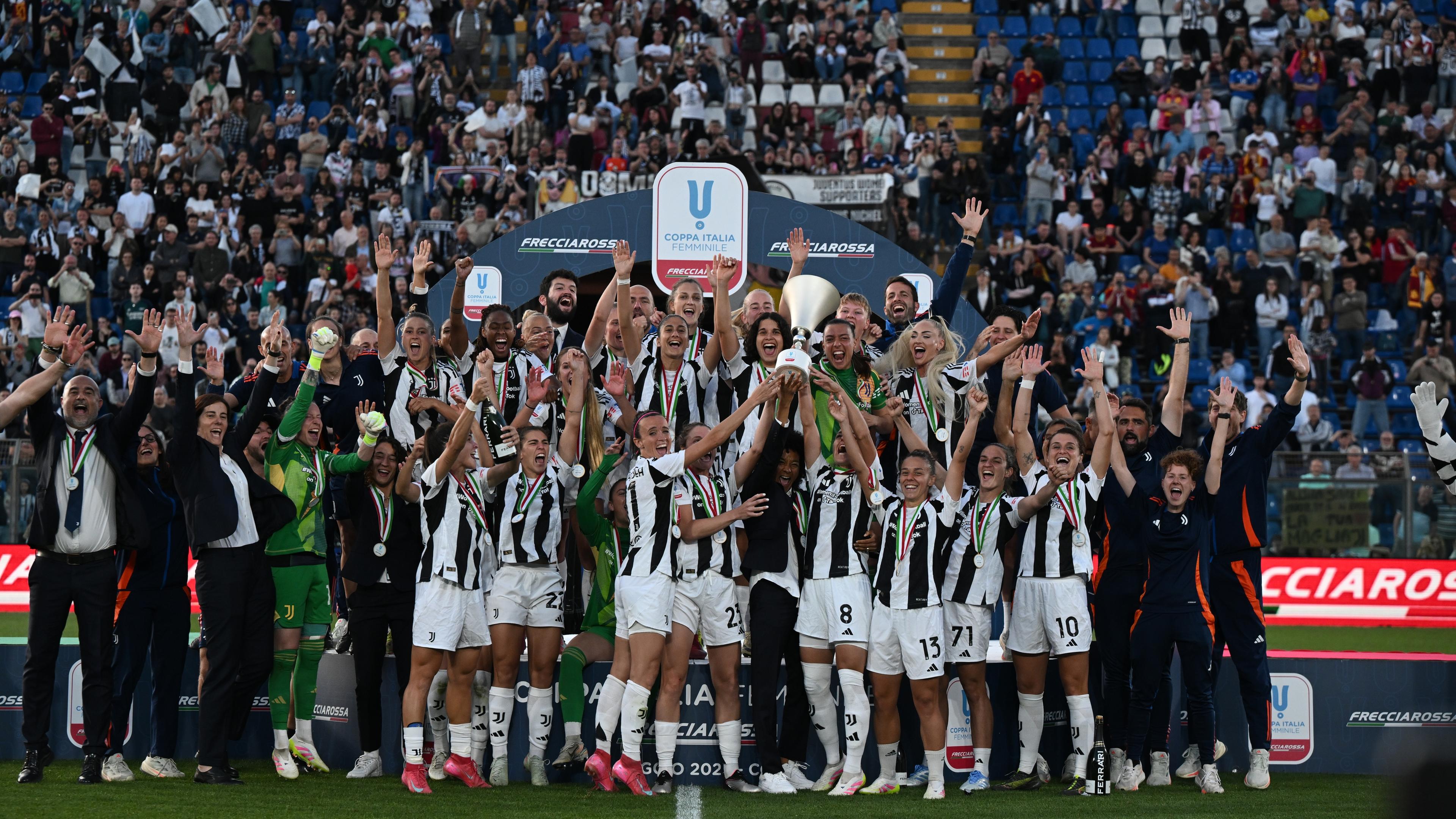 Juve, è doppietta! Dopo lo scudetto, ecco anche la Coppa Italia Frecciarossa. Roma battuta 4-0 davanti ai 7.000 del 'Sinigaglia'
