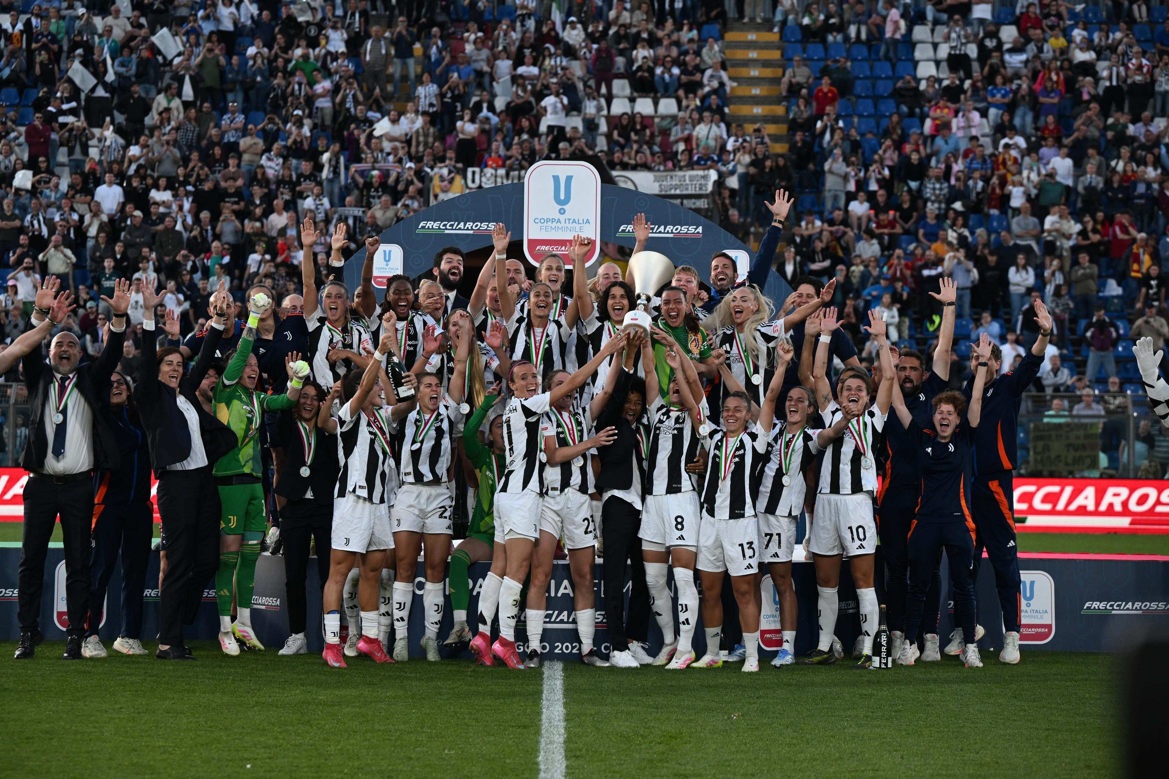 Juve, è doppietta! Dopo lo scudetto, ecco anche la Coppa Italia Frecciarossa. Roma battuta 4-0 davanti ai 7.000 del 'Sinigaglia'