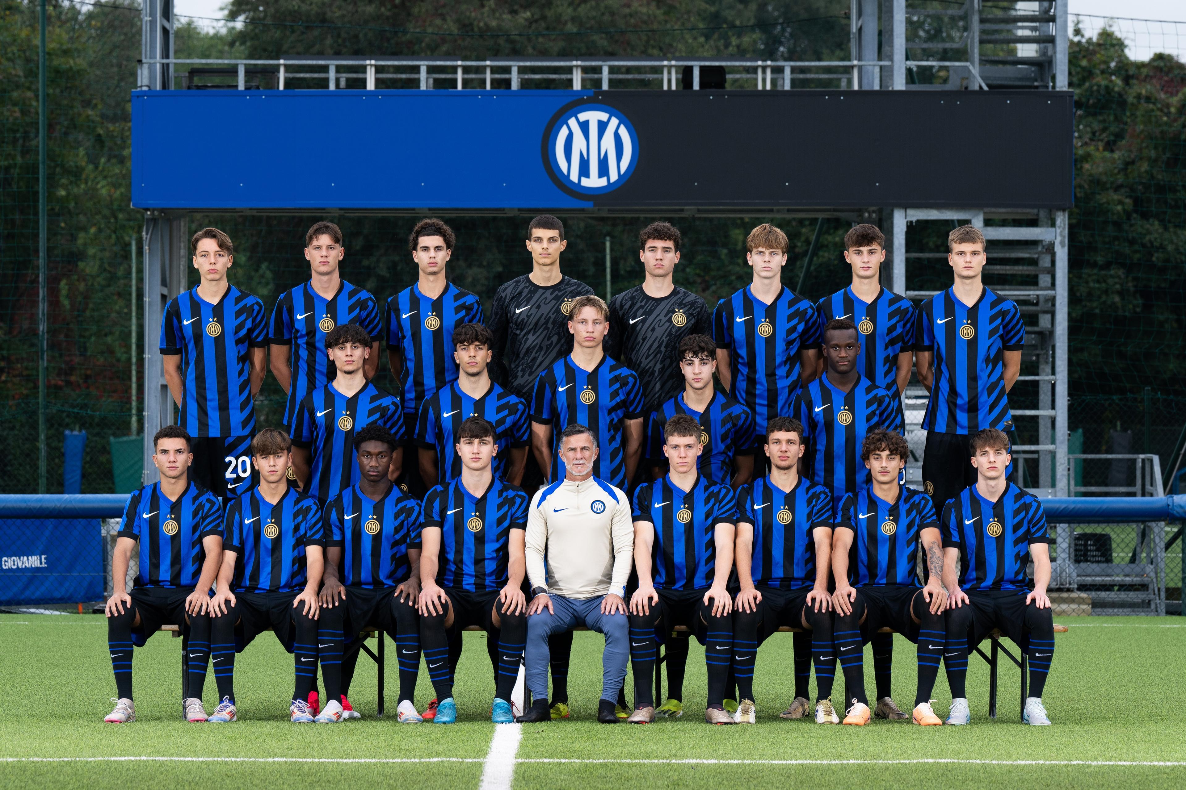 MILAN, ITALY - OCTOBER 24: Team of FC Internazionale U16 poses for the Team Picture 2024/2025 at Konami Youth Development Centre in memory of Giacinto Facchetti on October 24, 2024 in Milan, Italy. (Photo by Mattia Pistoia - Inter/Inter via Getty Images)