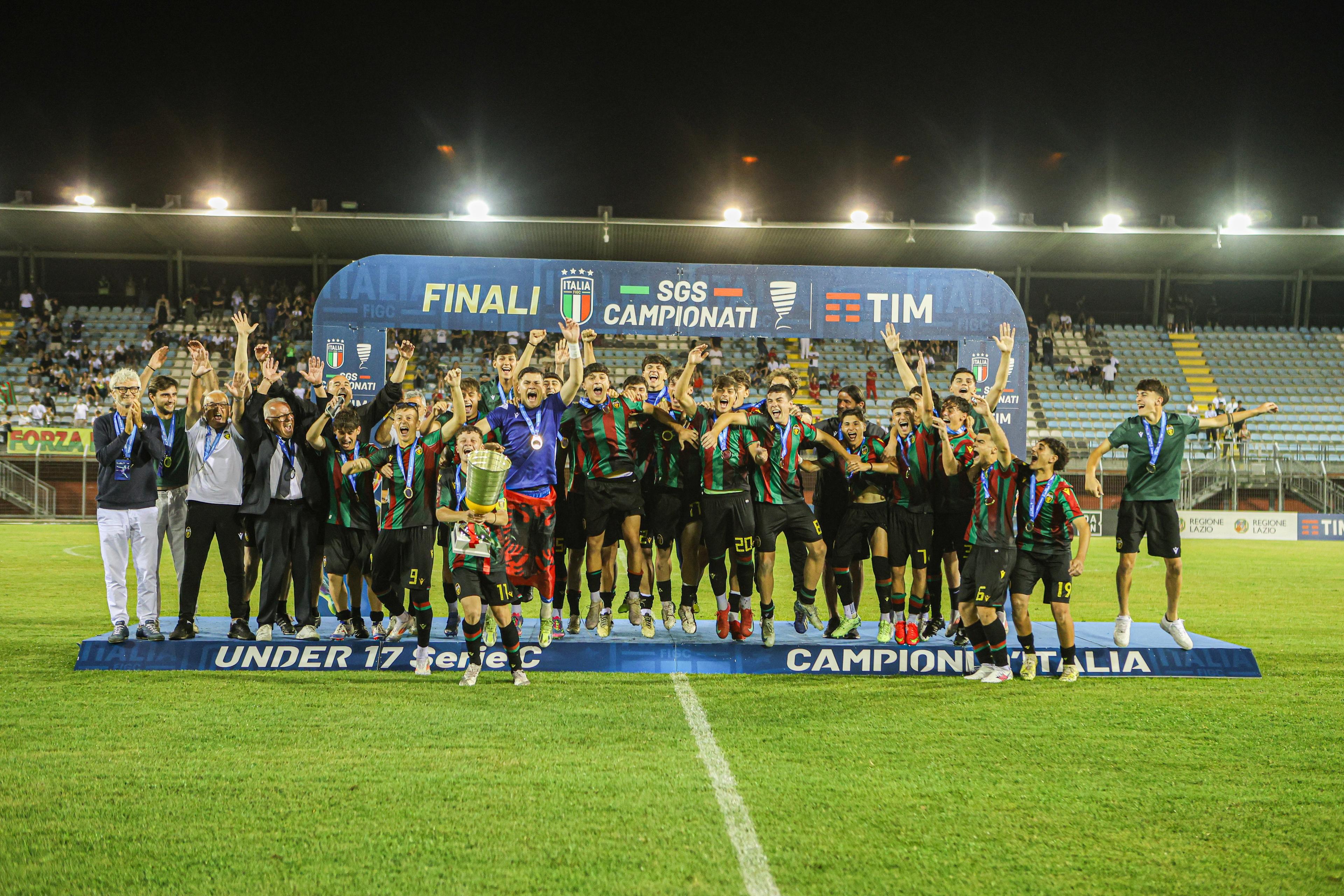 Under 17 Serie C, trionfo storico per la Ternana: Di Curzio e Rivelli piegano il Benevento. Di Loreto: \"Meritavamo questo Scudetto\"