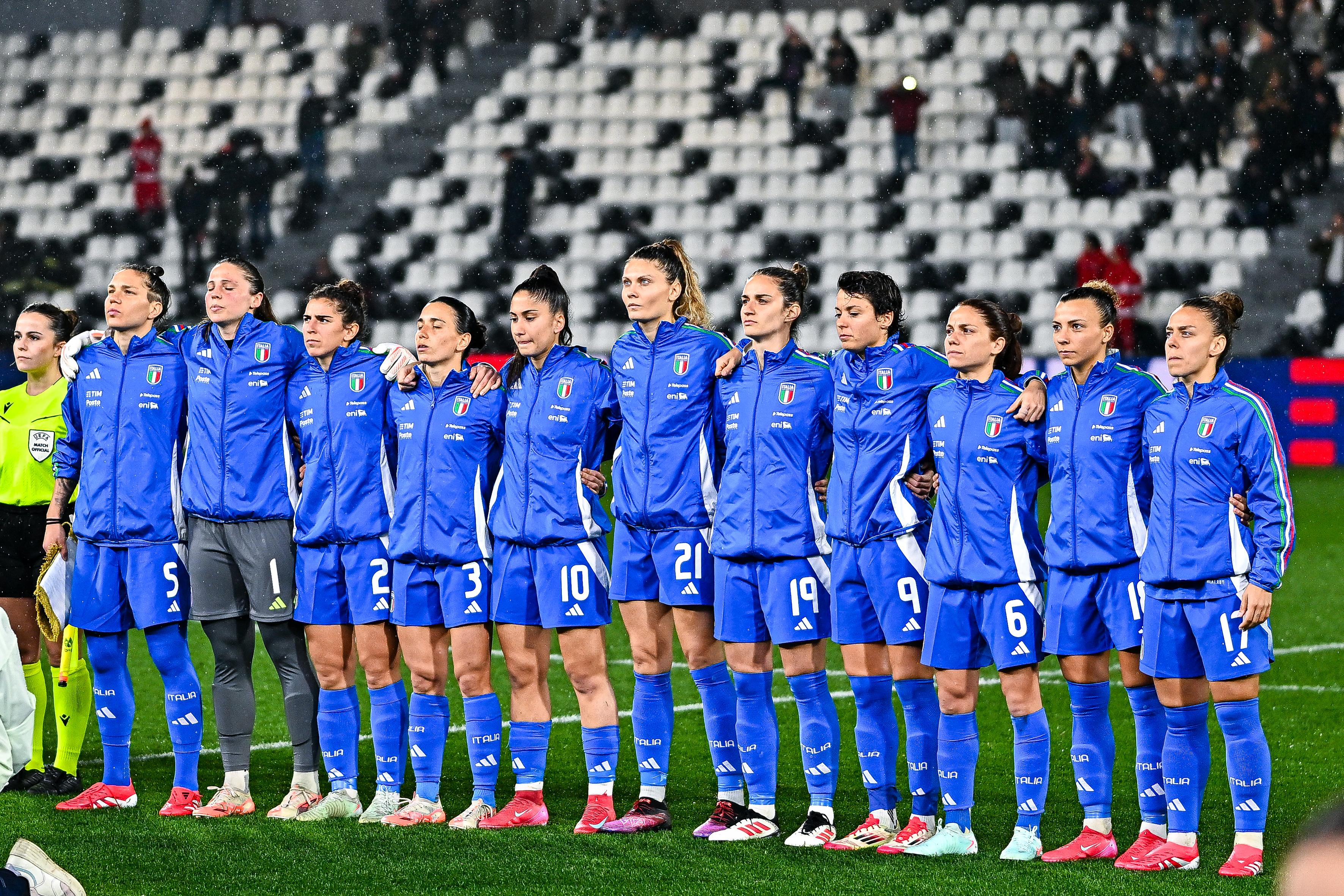 LA SPEZIA, ITALY - FEBRUARY 25: Italy players sing the national anthem prior to kick-off in the UEFA Women\\'s Nations League 2024/25 Grp A4 MD2 match between Italy and Denmark at Stadio Alberto Picco on February 25, 2025. (Photo by Simone Arveda - FIGC/FIGC via Getty Images)