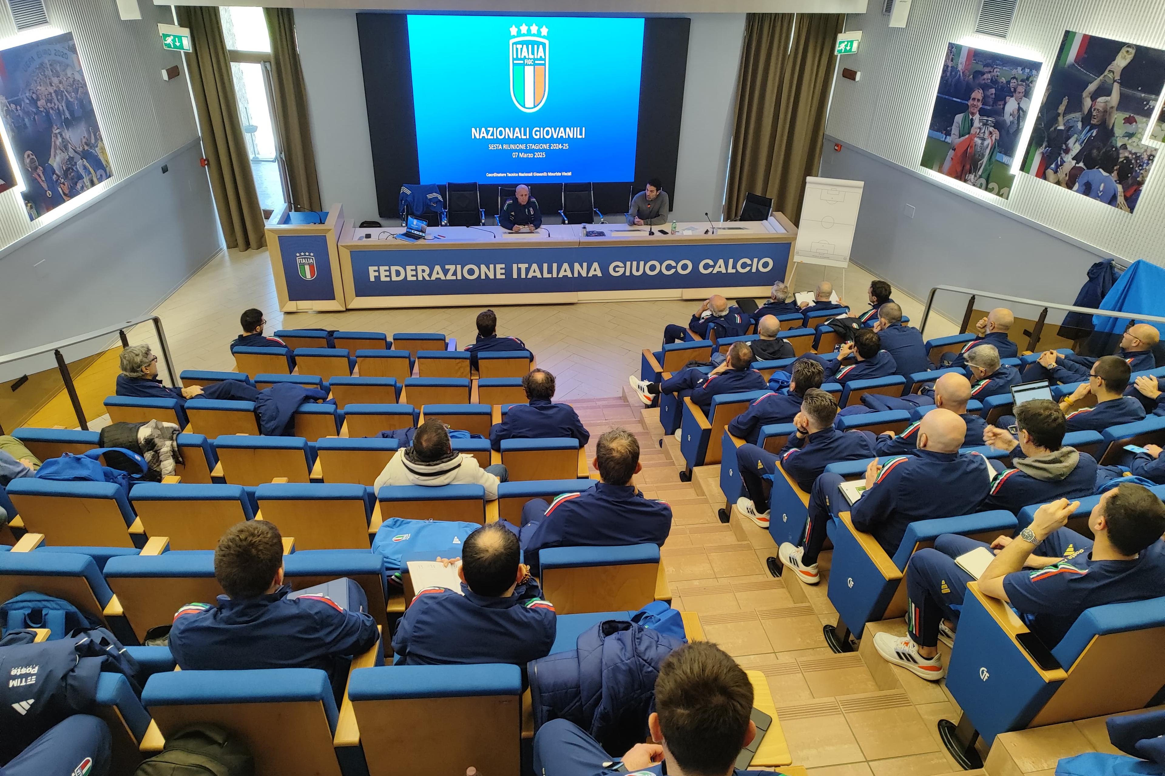 A Coverciano la sesta riunione stagionale degli staff tecnici degli Azzurrini. Buffon: \"Contaminarsi per crescere\"