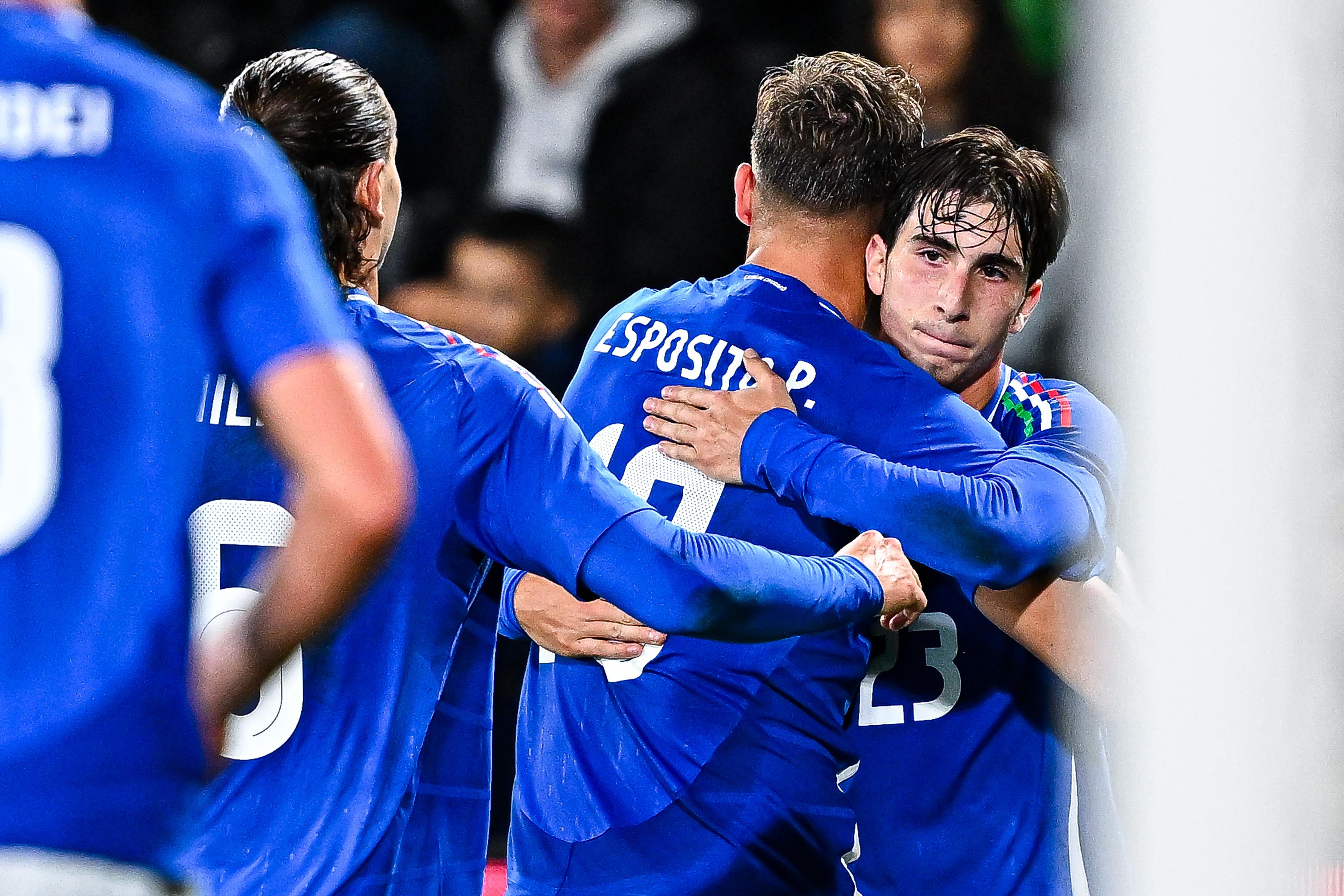 LA SPEZIA, ITALY - NOVEMBER 19: Pio Esposito of Italy U21 (center) celebrates with his team-mates Daniele Ghilardi and Fabio Miretti after scoring a goal during the International Friendly match between Italy U21 and Ukraine U21 at Stadio Alberto Picco on November 19, 2024 in La Spezia, Italy. (Photo by Simone Arveda - FIGC/FIGC via Getty Images)