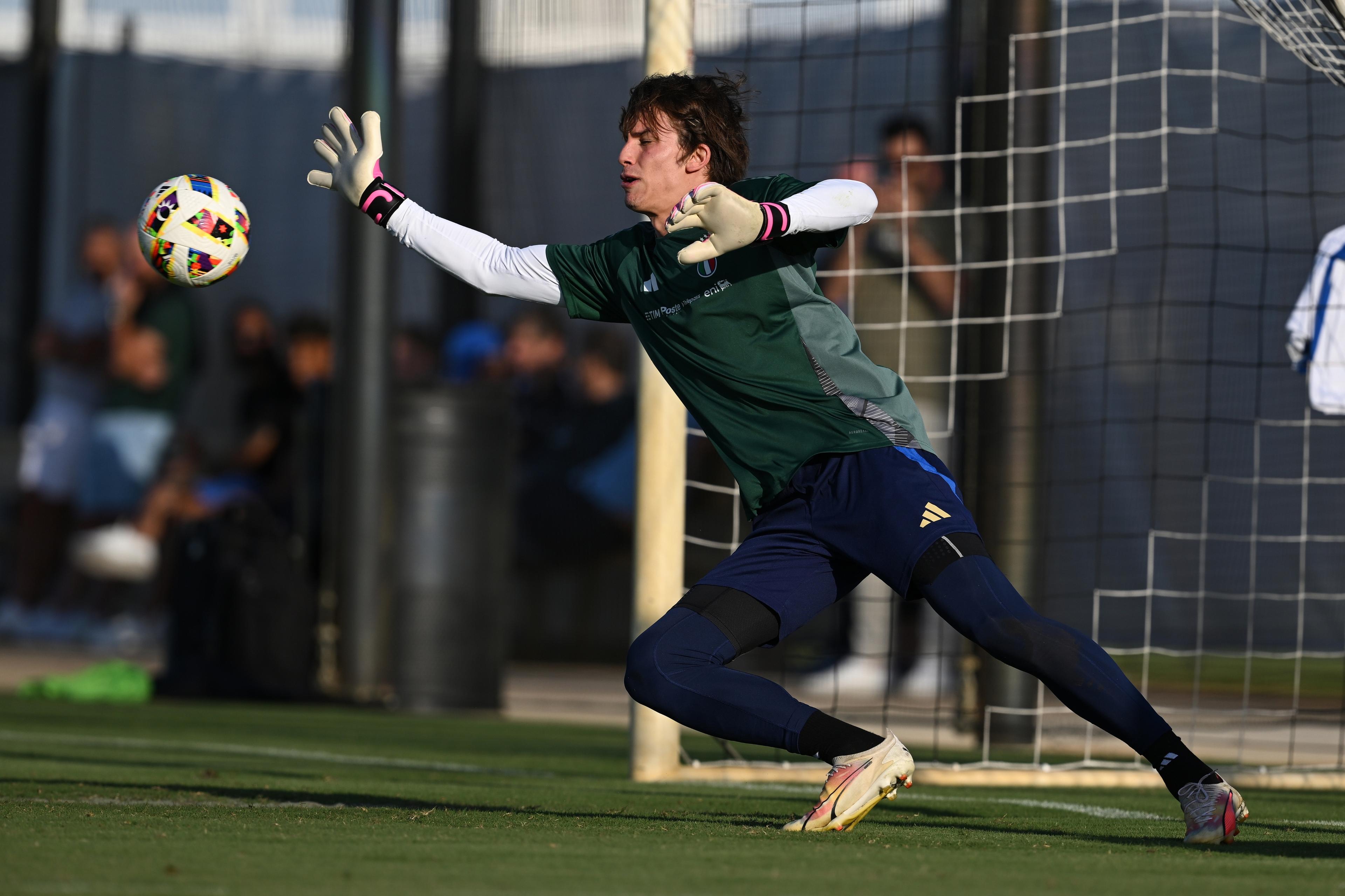 FORT LAUDERDALE, FLORIDA - MARCH 20: Marco Carnesecchi of Italy in action during Italy training session at Chase Stadium on March 20, 2024 in Fort Lauderdale, Florida. (Photo by Claudio Villa/Getty Images)