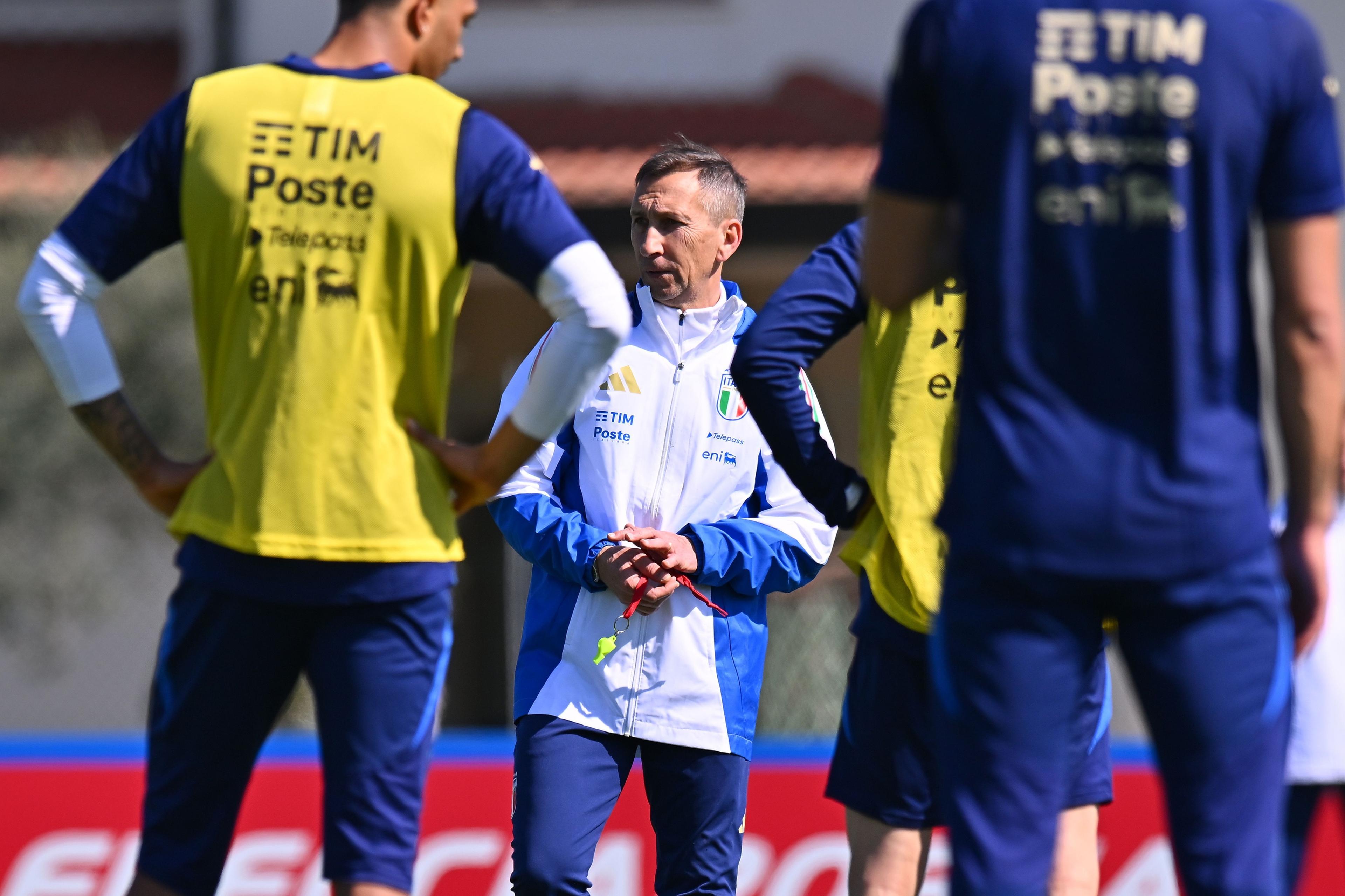 PADOVA, ITALY - MARCH 19:Carmine Nunziata head coach of Italy U21 during the Italy U21 Training Session at Stadio Comunale di Abano Terme on March 19, 2025 in Padova, Italy. (Photo by FIGC/FIGC via Getty Images)