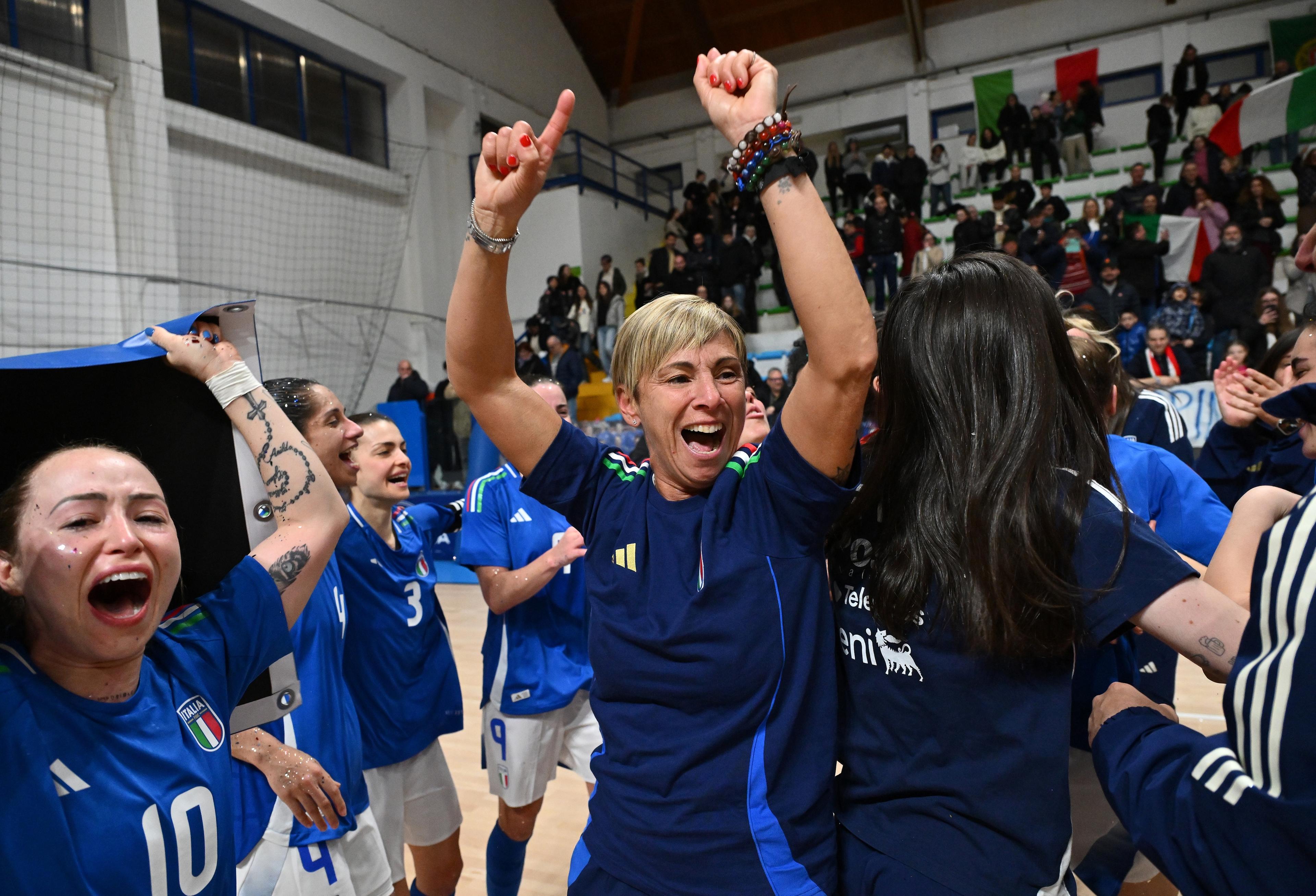 MONTESILVANO, ITALY - MARCH 20: Francesca Salvatore head coach of Italy celebrates with his players the victory with which the Italian team qualifies for the 2025 World Cup which will be held in the Philippines from November 21 to December 7, 2025 after FIFA Futsal Women's World Cup Qualifying Round match between Italy and Sweden at Palasport Corrado Roma on March 20, 2025 in Montesilvano, Italy. (Photo by Giuseppe Bellini - FIGC/FIGC via Getty Images)